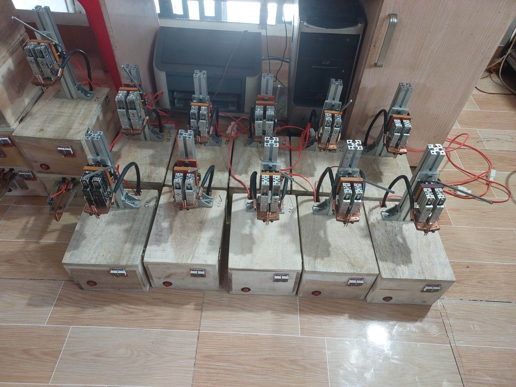 máy hàn cell pin trụ