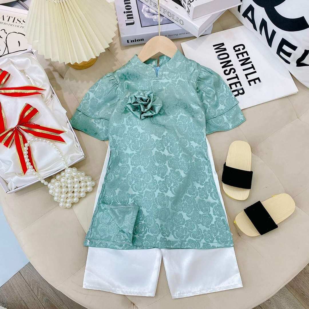 Áo dài gấm hoa màu xanh cho bé gái