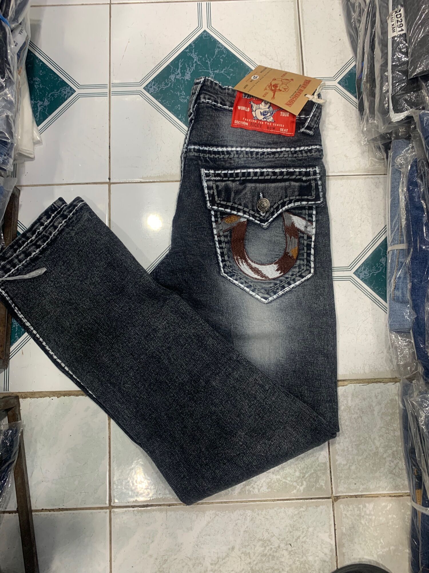 Quần jeans nam chỉ nổi