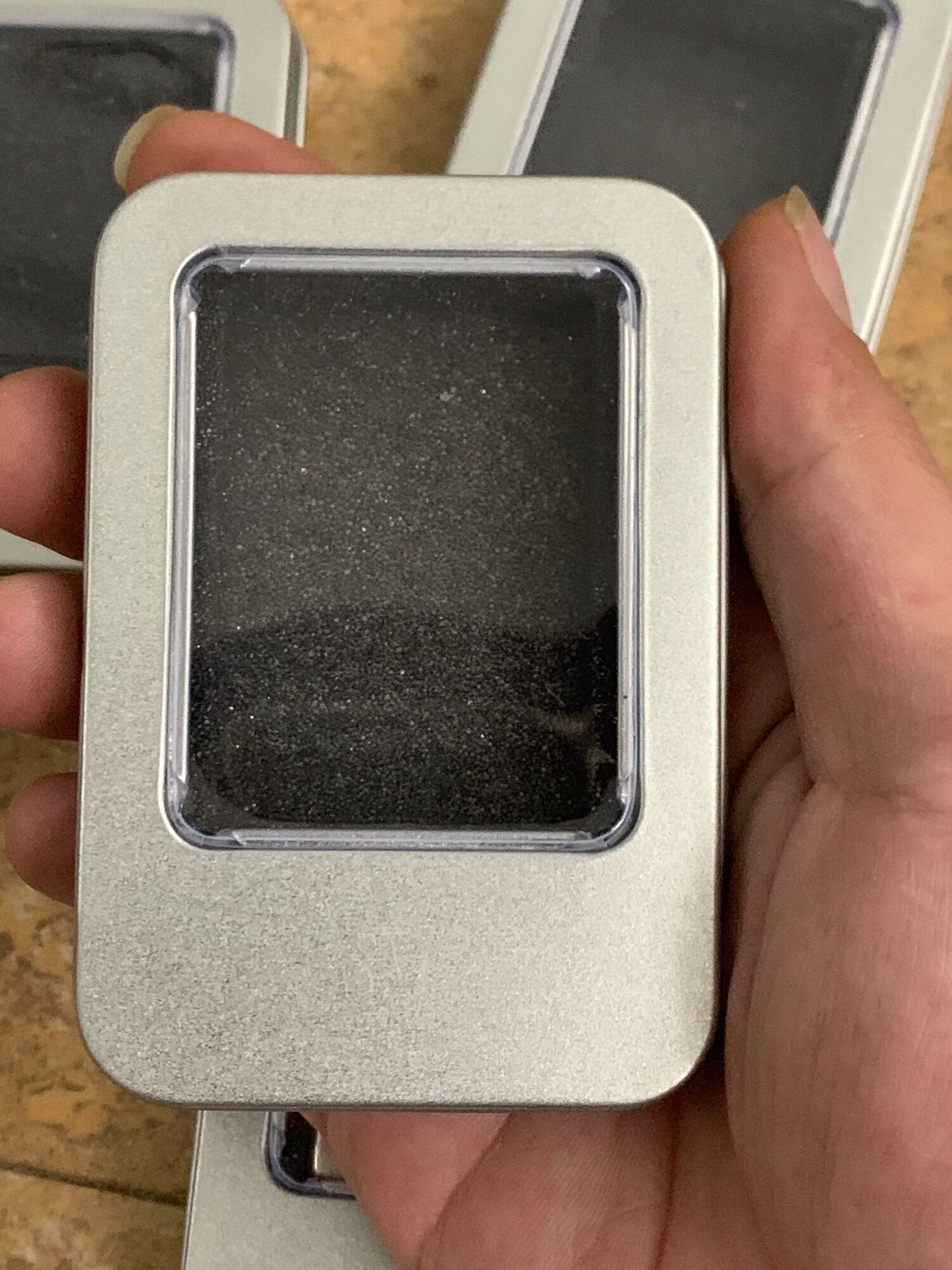 Hộp thiếc bảo quản trưng bày zippo