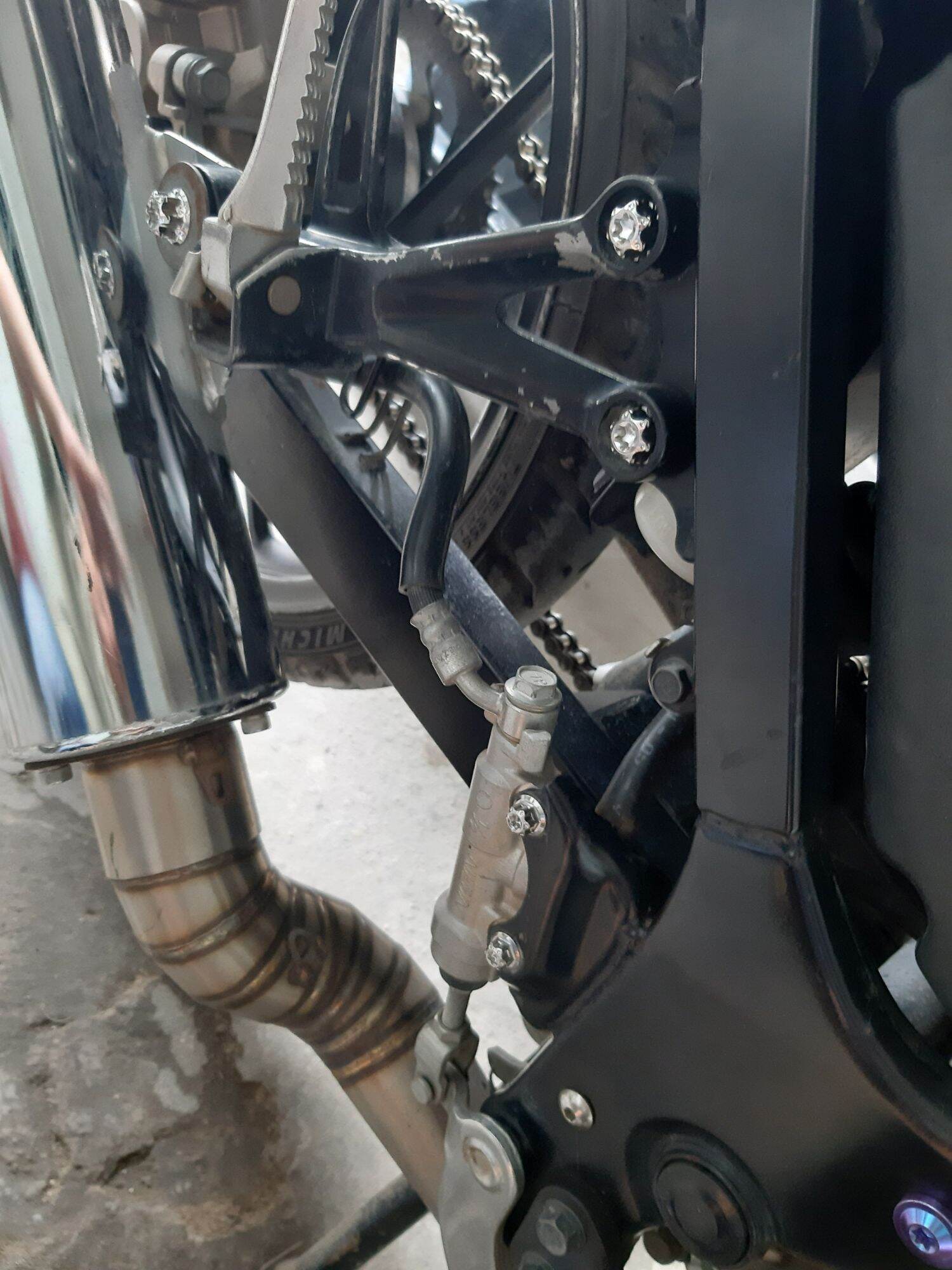 4 gác chân ex winner satria sonic