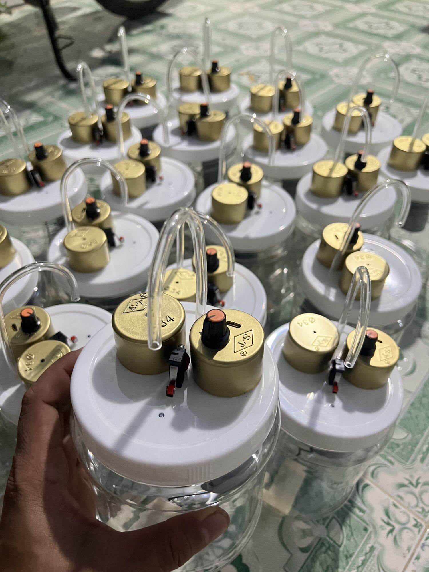 Máy rót rươu. bình rót rươu tự động MILED V09 ( SIÊU BỀN RẺ ĐẸP) TẶNG CÁP SẠC
