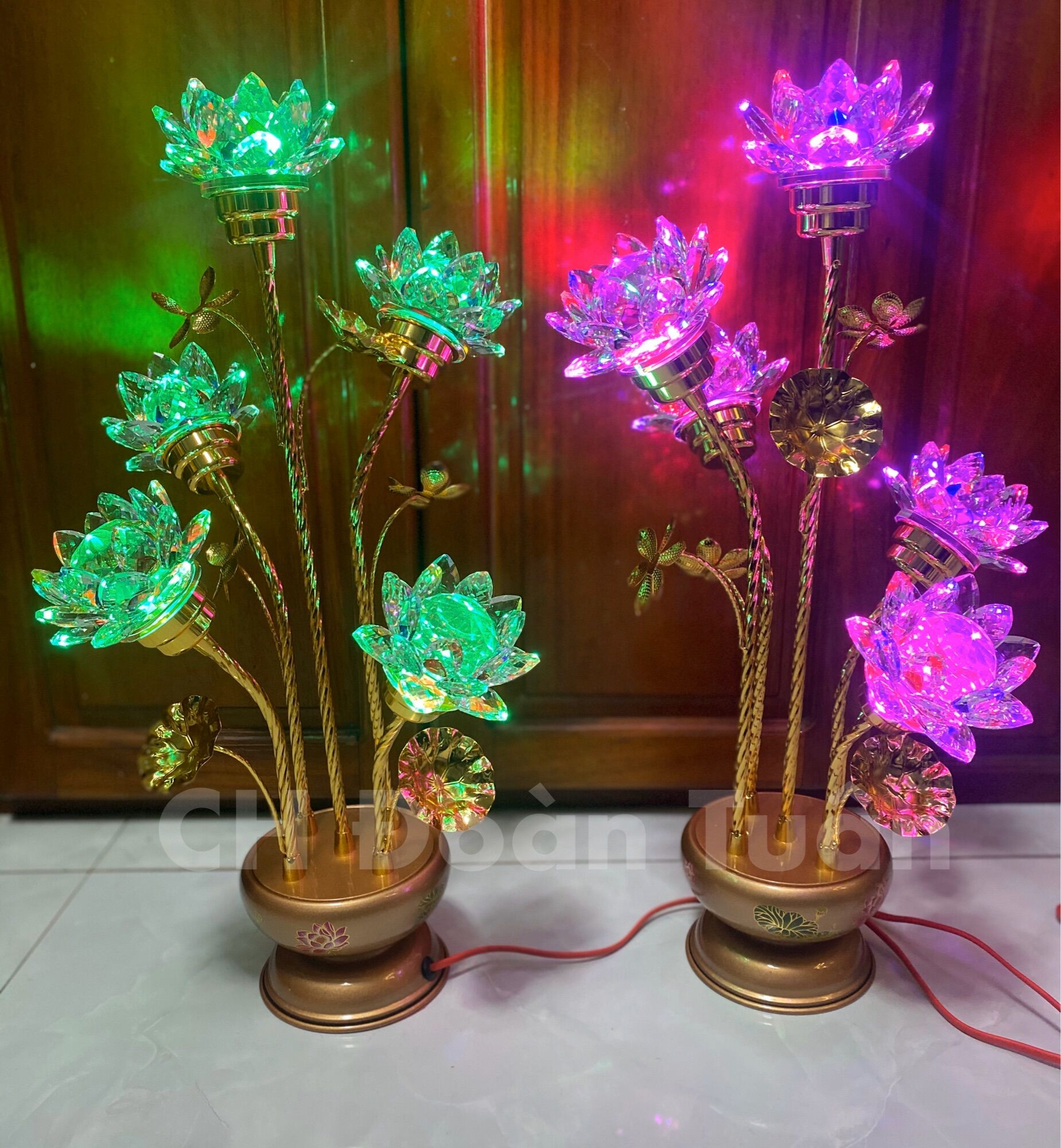 cặp đèn bàn thờ bình bông pha lê hoa sen