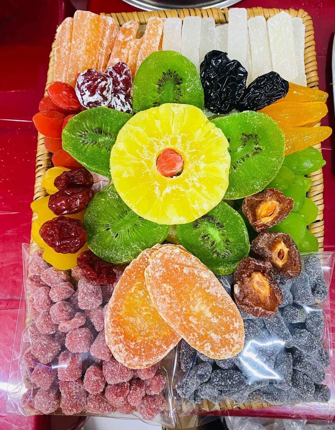 Hộp mứt Tết 10 loại mứt 500g