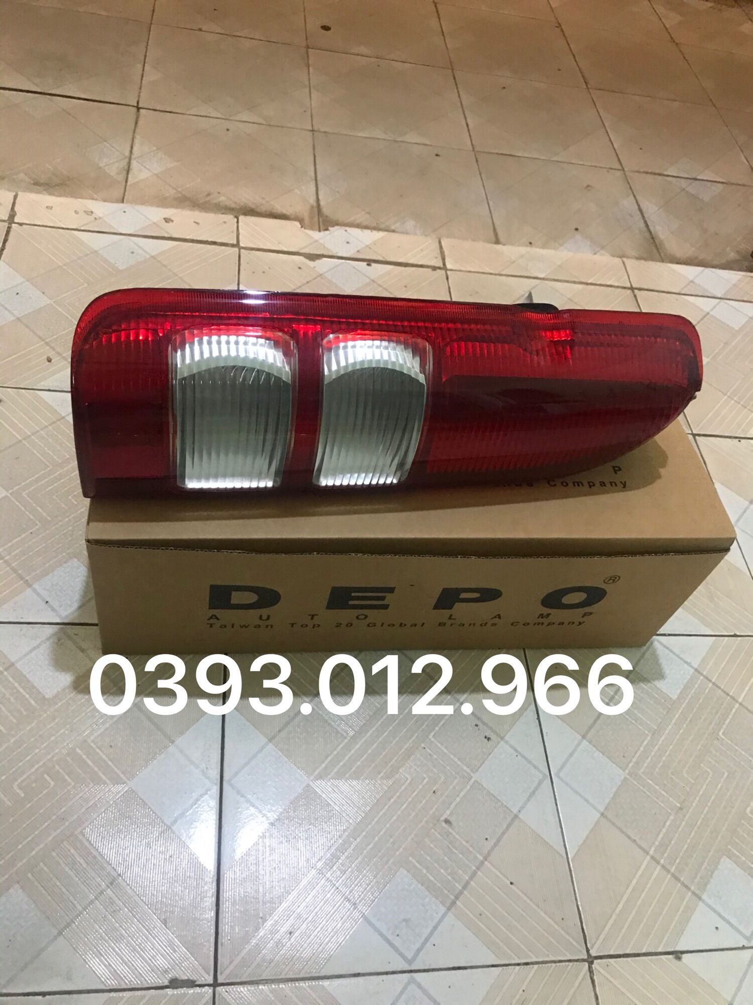 ĐÈN HẬU TOYOTA HIACE