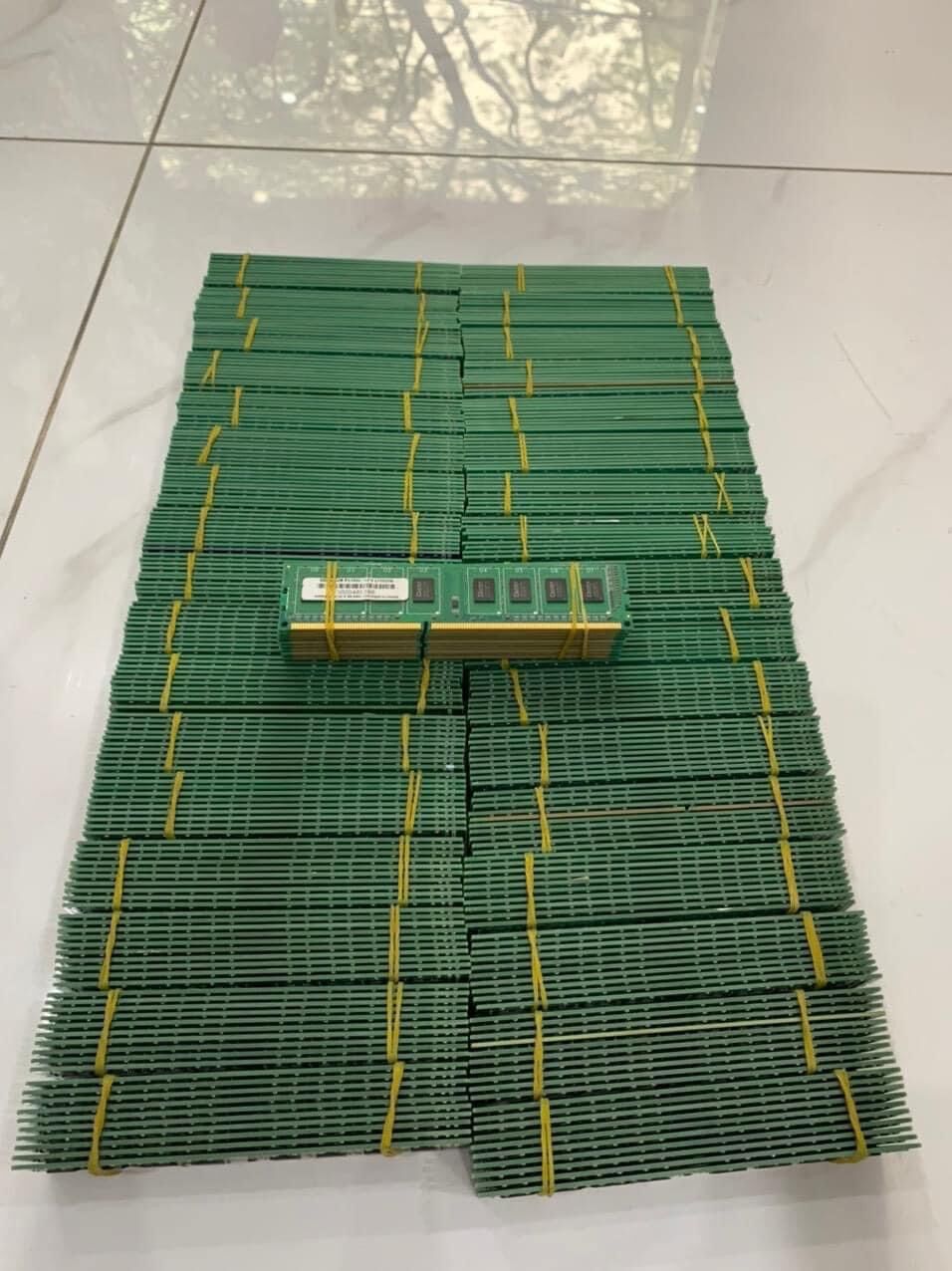 Ram máy vi tính de ban 4g buss 1600 hàng new bảo hành 12thang giá cực tốt chi co 155k Giá 155,000 Đồng*Miễn phí vận chuyển