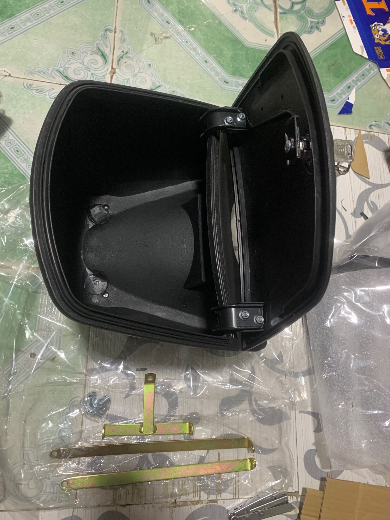 Middle Box of Sirius Fi Car, Givi Style