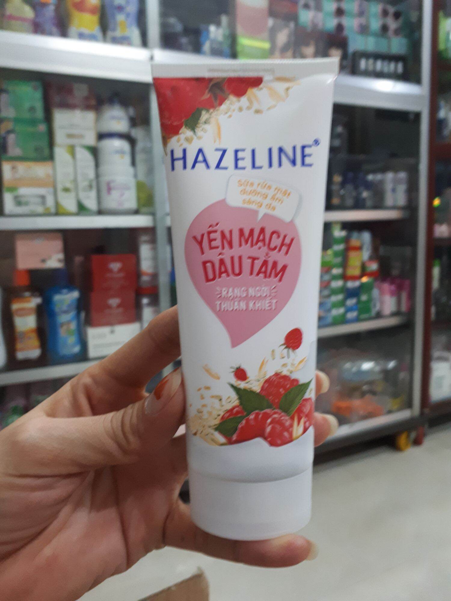 [Hcm]Sữa Sữa Rửa Mặt" Hazeline Yến Mạch Dâu Tằm"100G Giúp Dưỡng Ẩm Và Sáng Da!