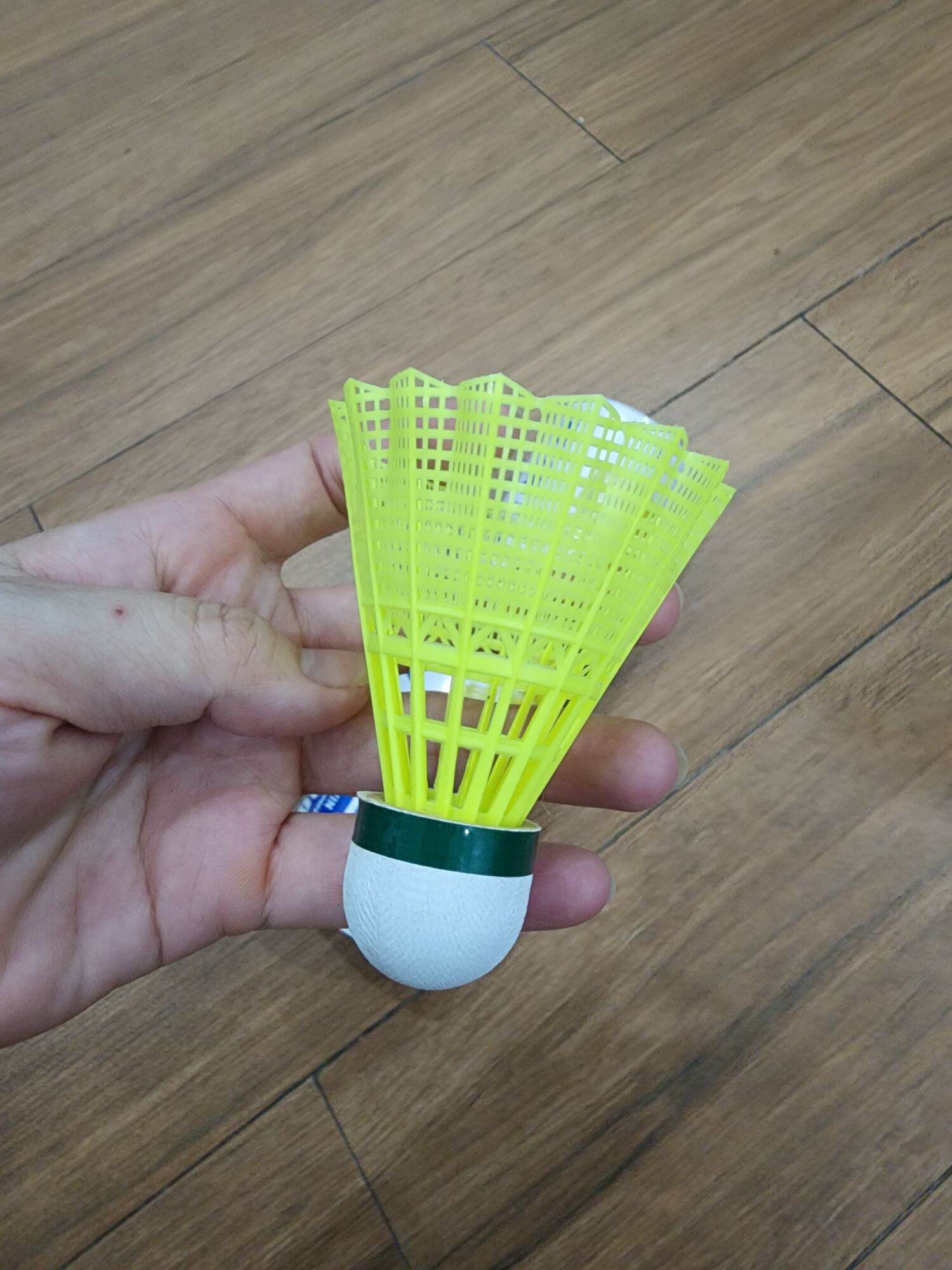 Quả cầu lông nhựa FUWIN F - 600 ( Có bán lẻ 1 quả và 1 hộp 6 quả)
