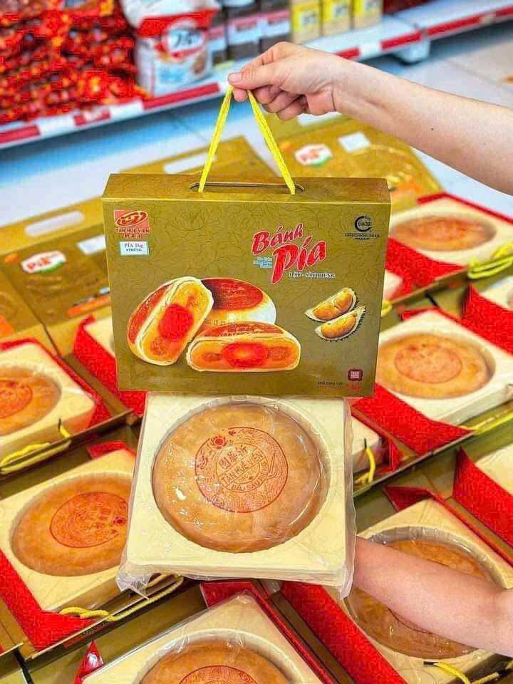 Bánh Pía Khổng Lồ Nhân 8 Trứng Tân Huê Viên ( hộp kèm túi xách )