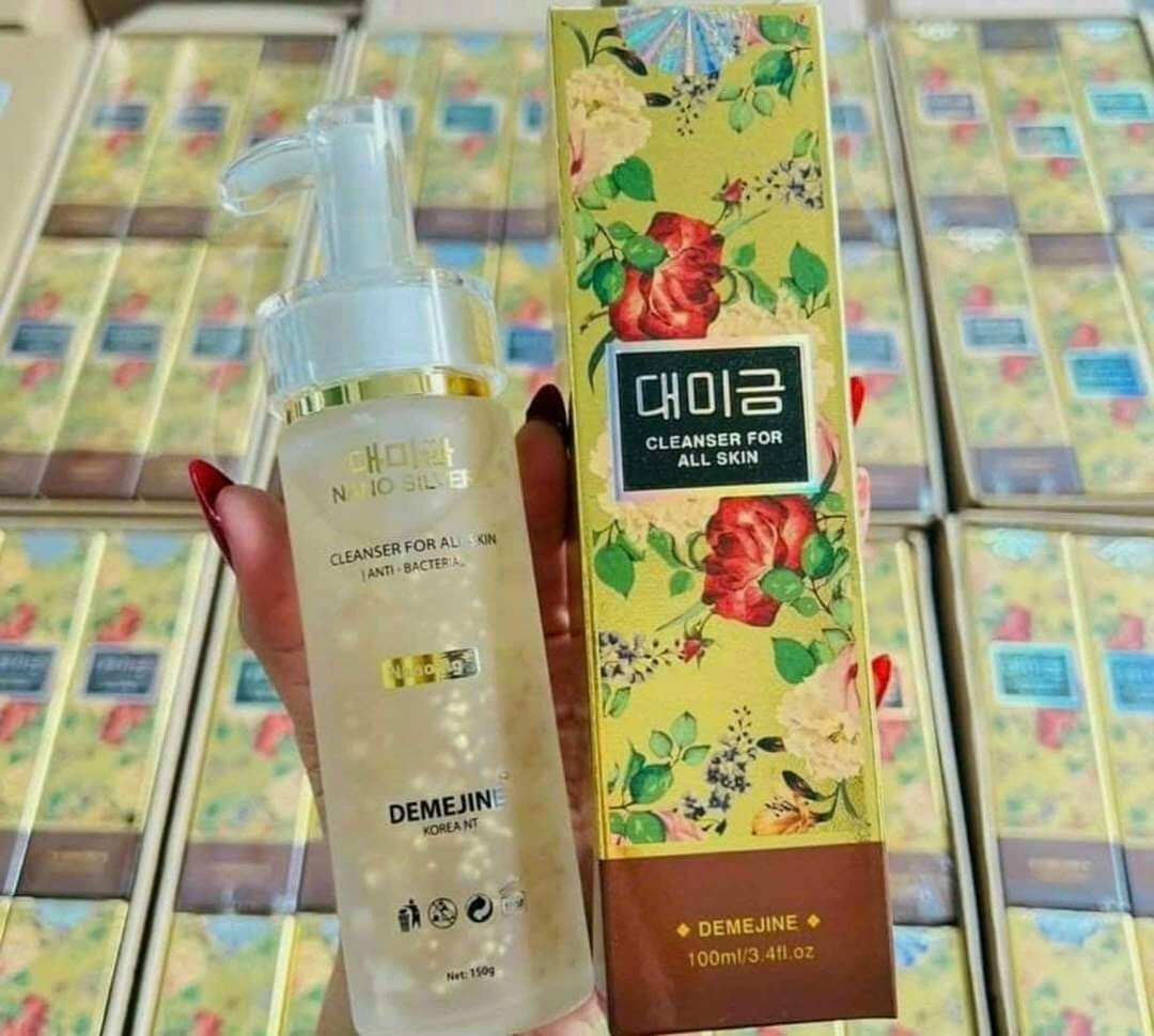 Sữa rửa mặt demejine
𝒌𝒉𝒐̂𝒏𝒈 𝒙𝒂̀ 𝒑𝒉𝒐̀𝒏𝒈 – 𝒌𝒉𝒐̂𝒏𝒈 𝒄𝒐̂̀𝒏 – 𝒌𝒉𝒐̂𝒏𝒈 𝒄𝒉𝒂̂́𝒕 𝒕𝒂̣𝒐 𝒎𝒂̀𝒖.

làm sạch sâu, thông thoáng lỗ chân lông. 
hỗ trợ điều trị mụn, kháng viêm, giảm sưng, làm mờ thâm sẹo, 
không gây nhờn rít trên da.