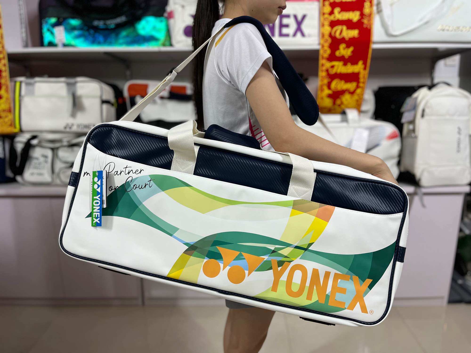 Túi vợt cầu lông yonex 219BT005U trắng xanh chống thấm nước
