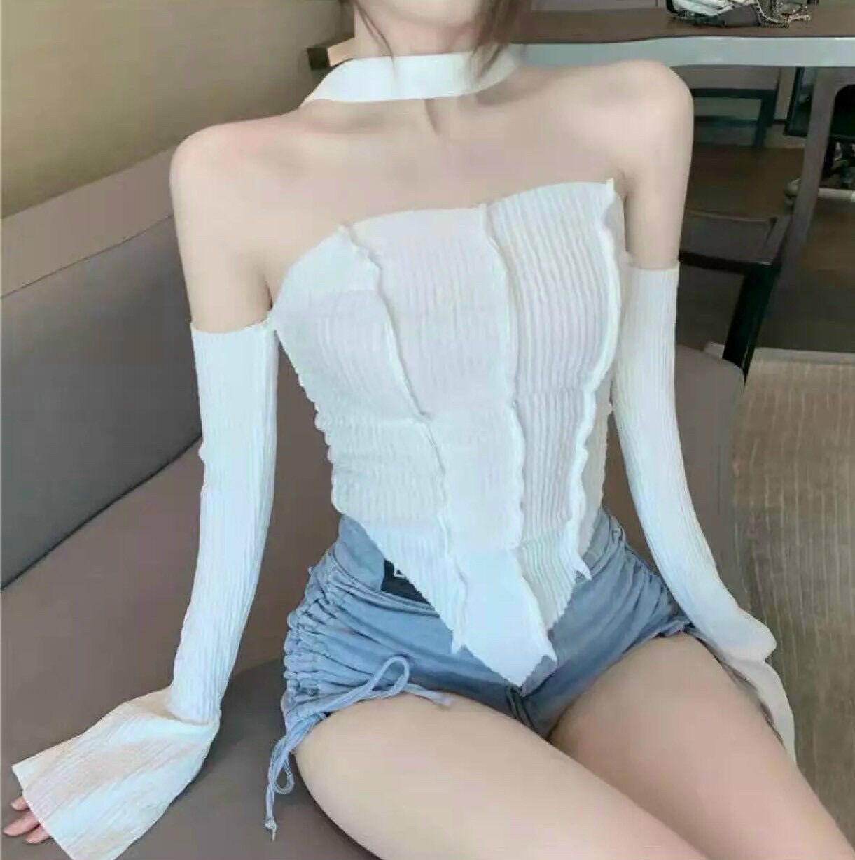 Áo bẹt vai choker tay dài