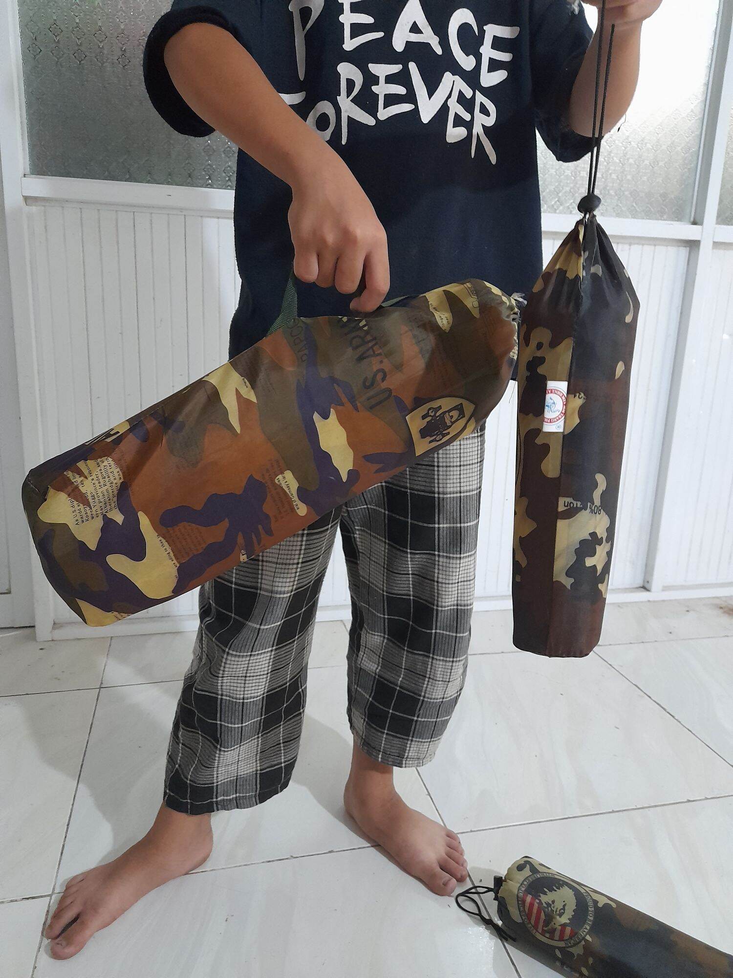 Võng du lịch gấp gọn, tiện dụng khi mang đi.