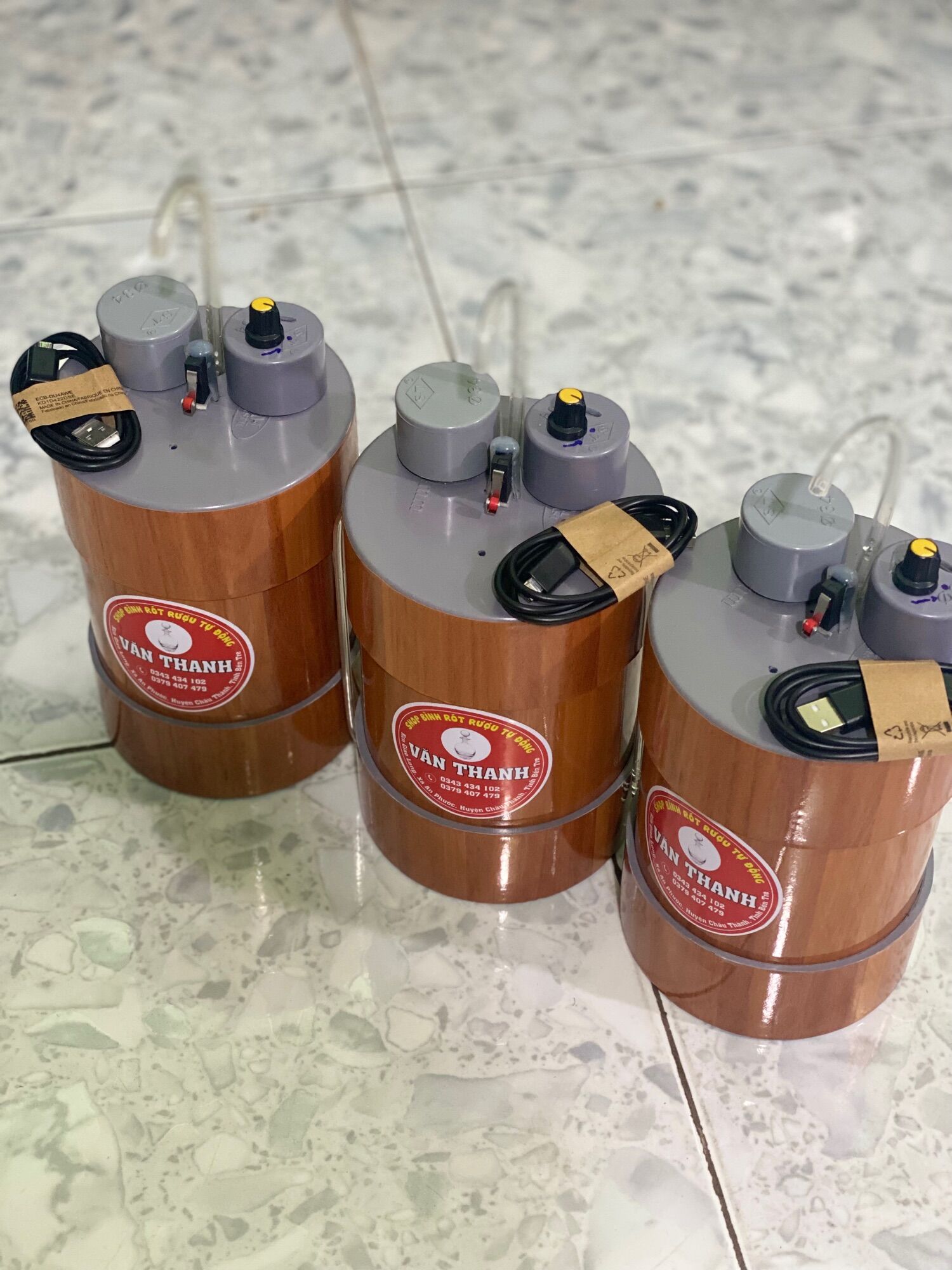 Bình rót rượu tự động , bình đựng rượu , bình giã gỗ 1.5l