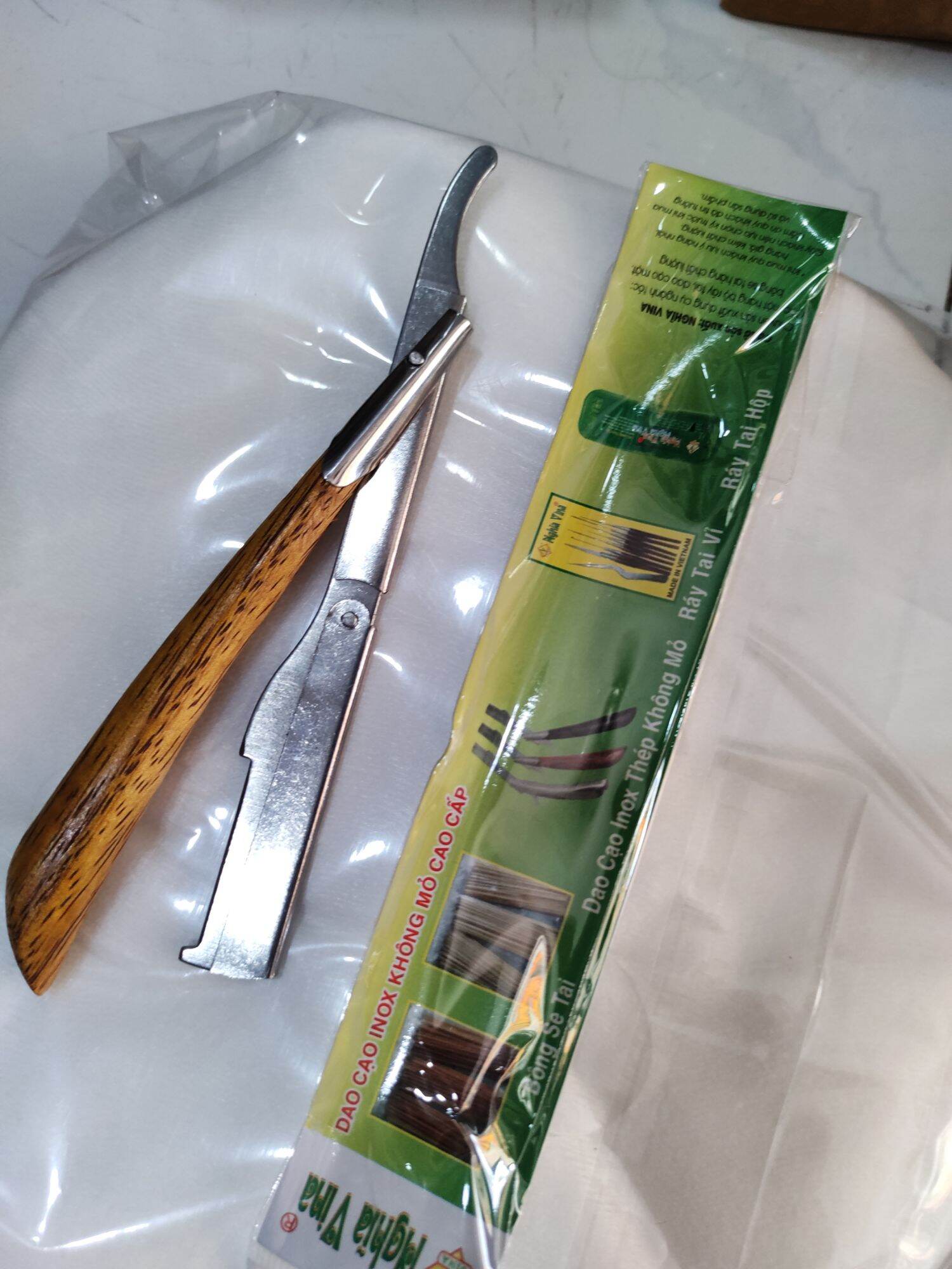 Dao cạo mặt tiện dùng trong salon tóc