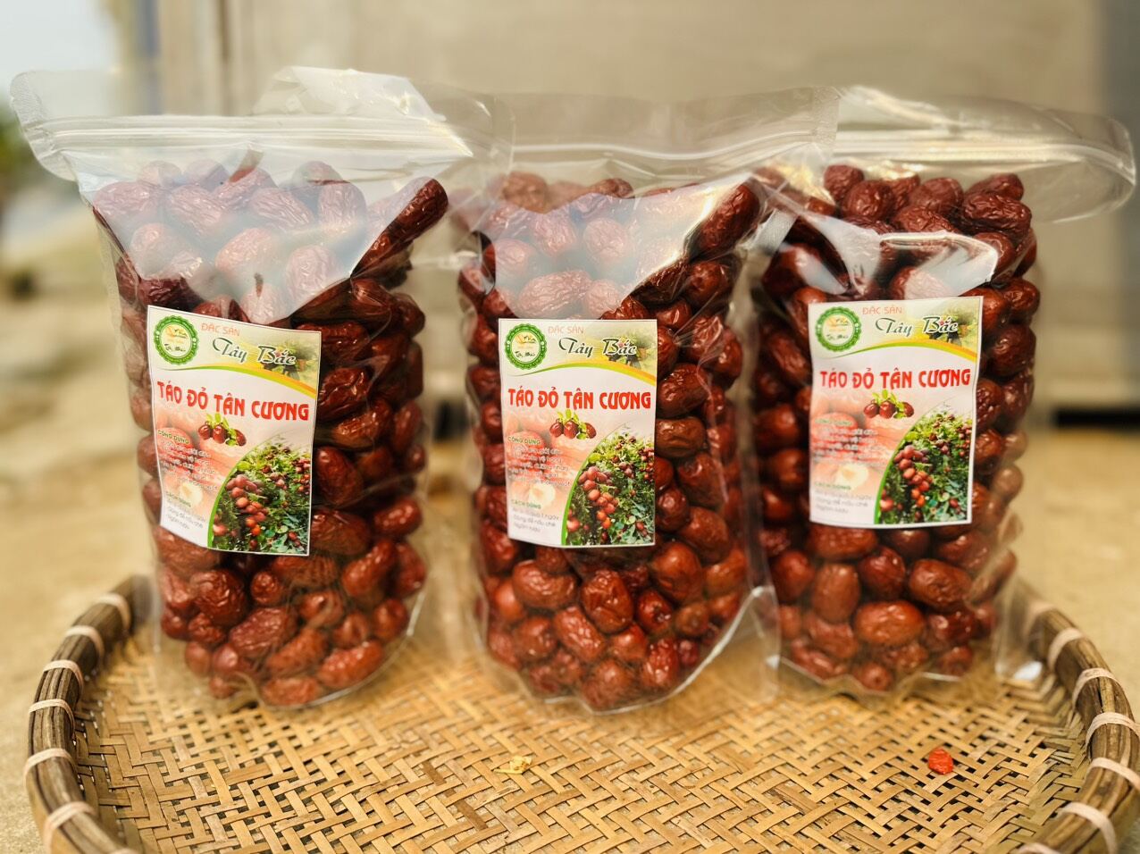 Táo  đỏ  Tân Cương  (gói  1kg  ,ngon  ,ngọt  ,bùi,  dẻo..)