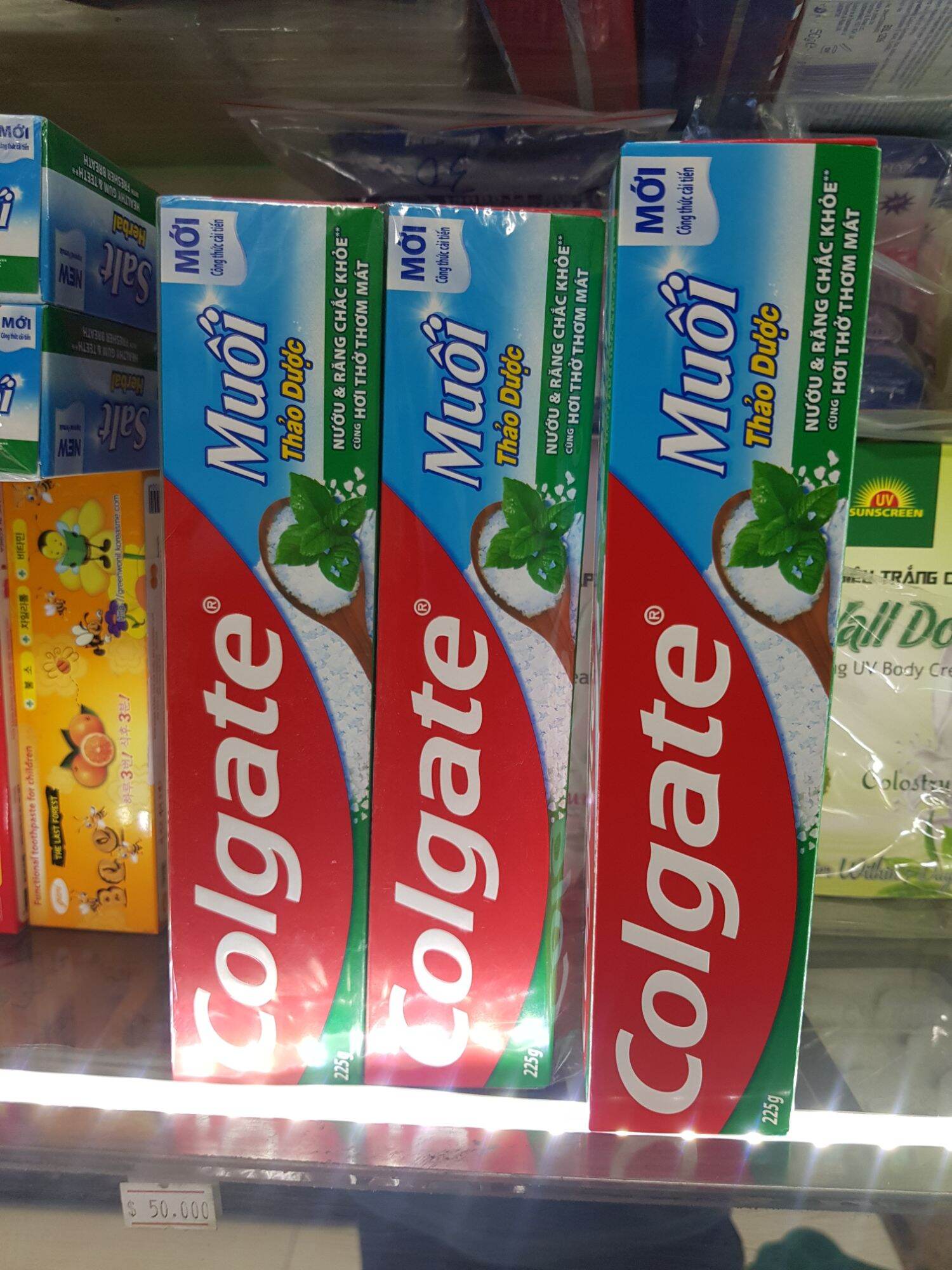 [HCM]KEM ĐÁNH RĂNG COLGATE MUỐI THẢO DƯỢC 225G