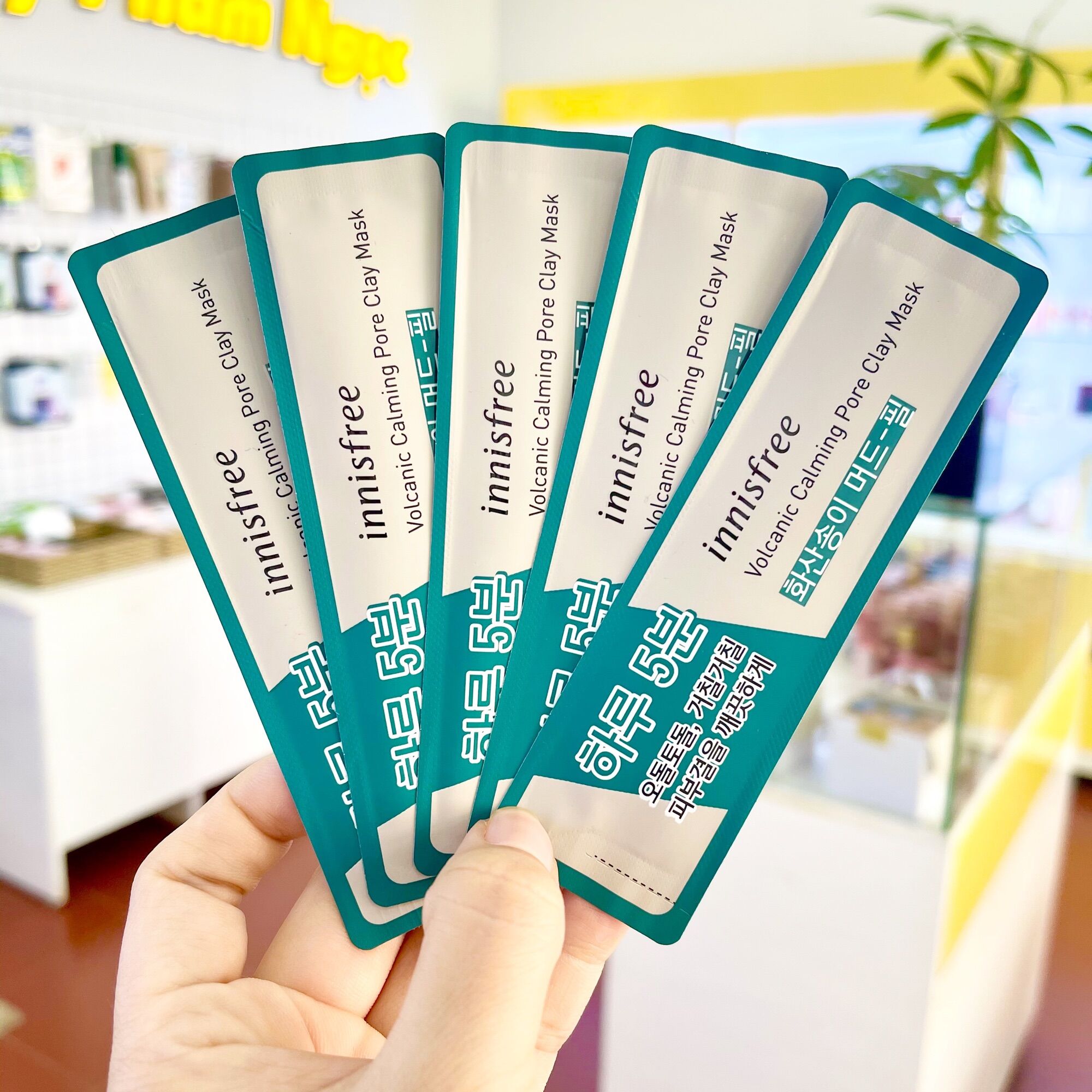 Sample mặt nạ đất sét innisfree volcanic calming pore clay mák aha pha