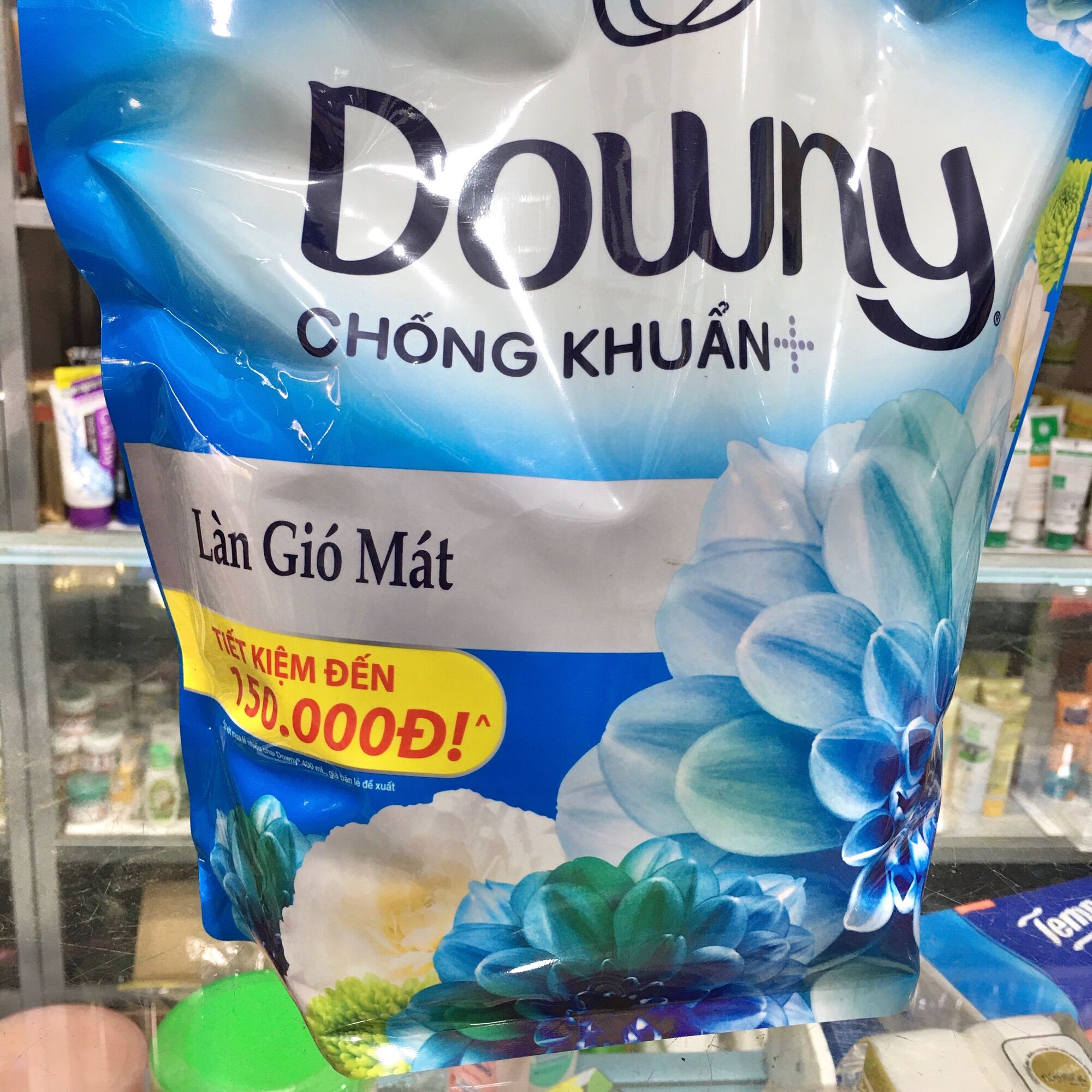 Nước xả vải đậm đặc Downy làn gió mát túi 3 lít