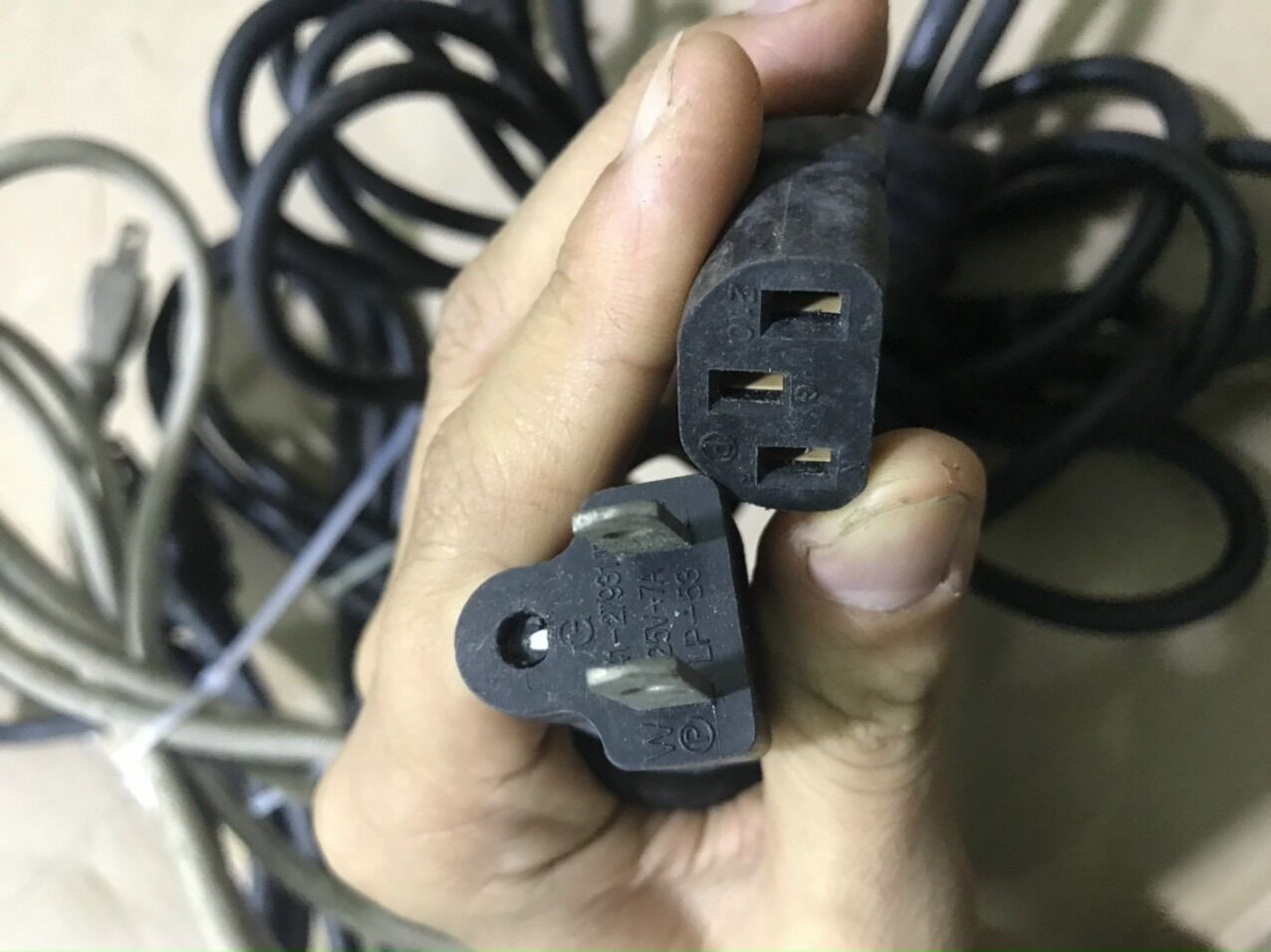 dây nguồn 1m8 bãi