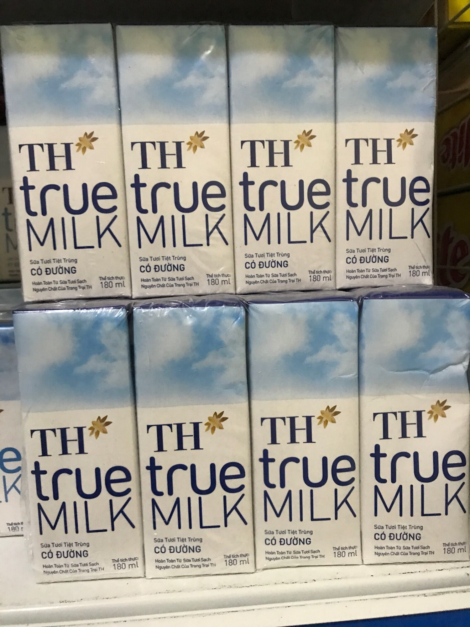 1 lốc sữa th true milk 180ml ít đường có đường