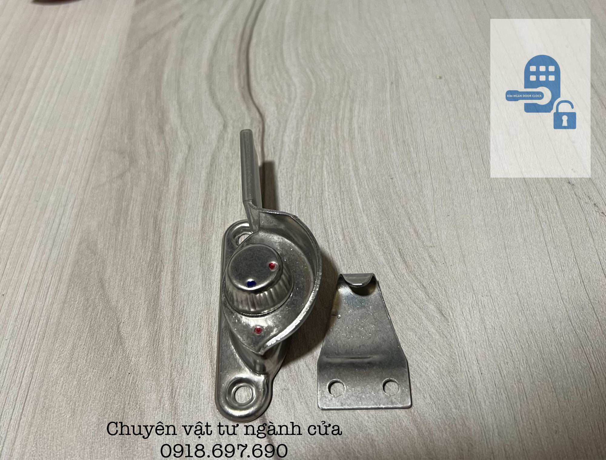 Khoá sò vặn xanh đỏ chất liệu inox - Khoá sò cửa sổ lùa
