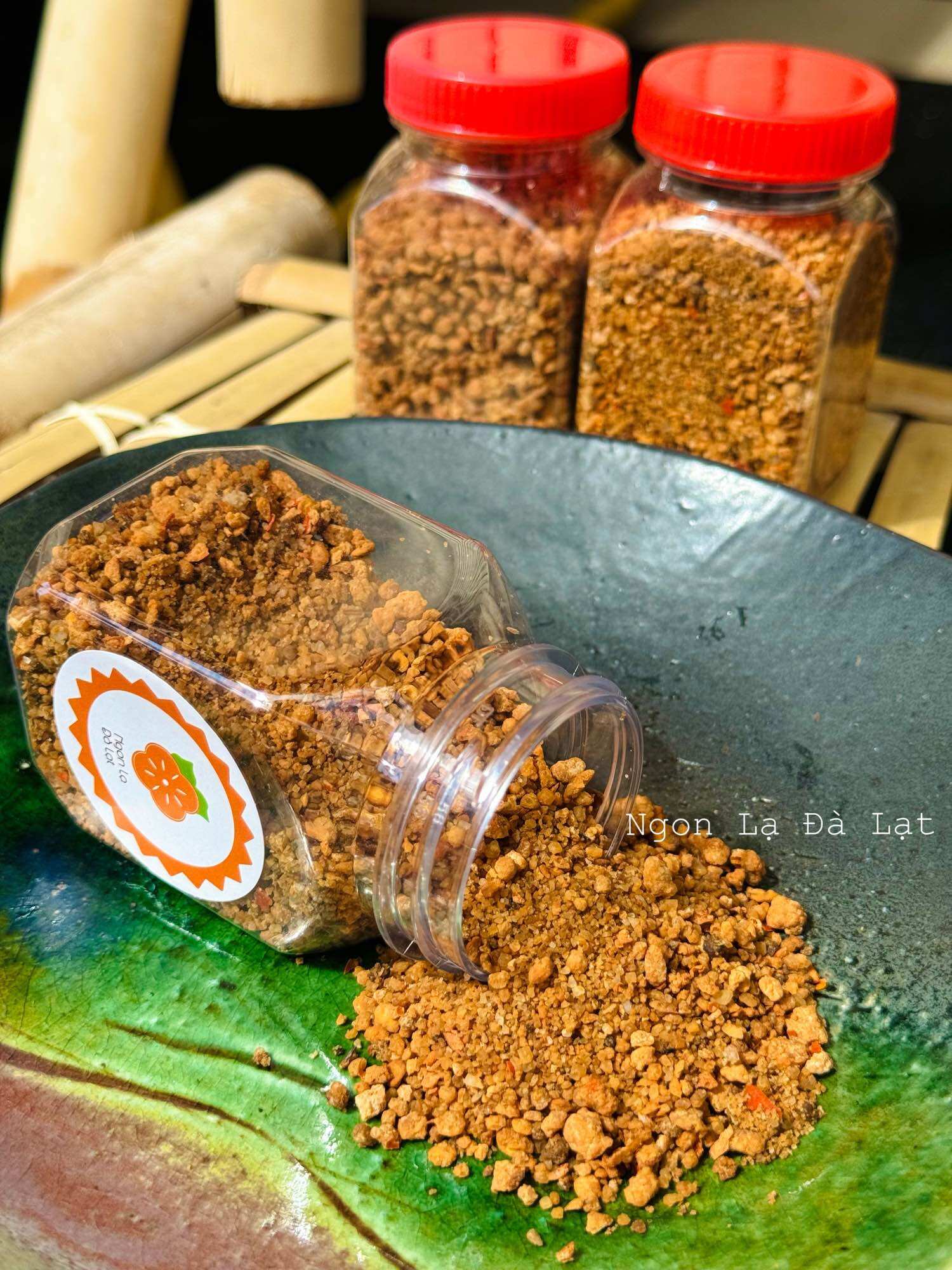 Muối tôm chấm trái cây siêu ngon, đặc sản Ngon Lạ Đà Lạt