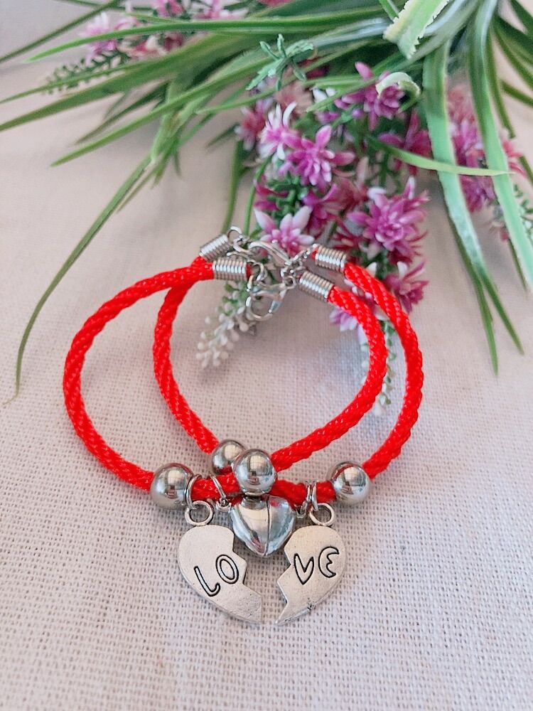 Vòng tay cặp đôi chữ Love có nam châm vòng tay tình yêu