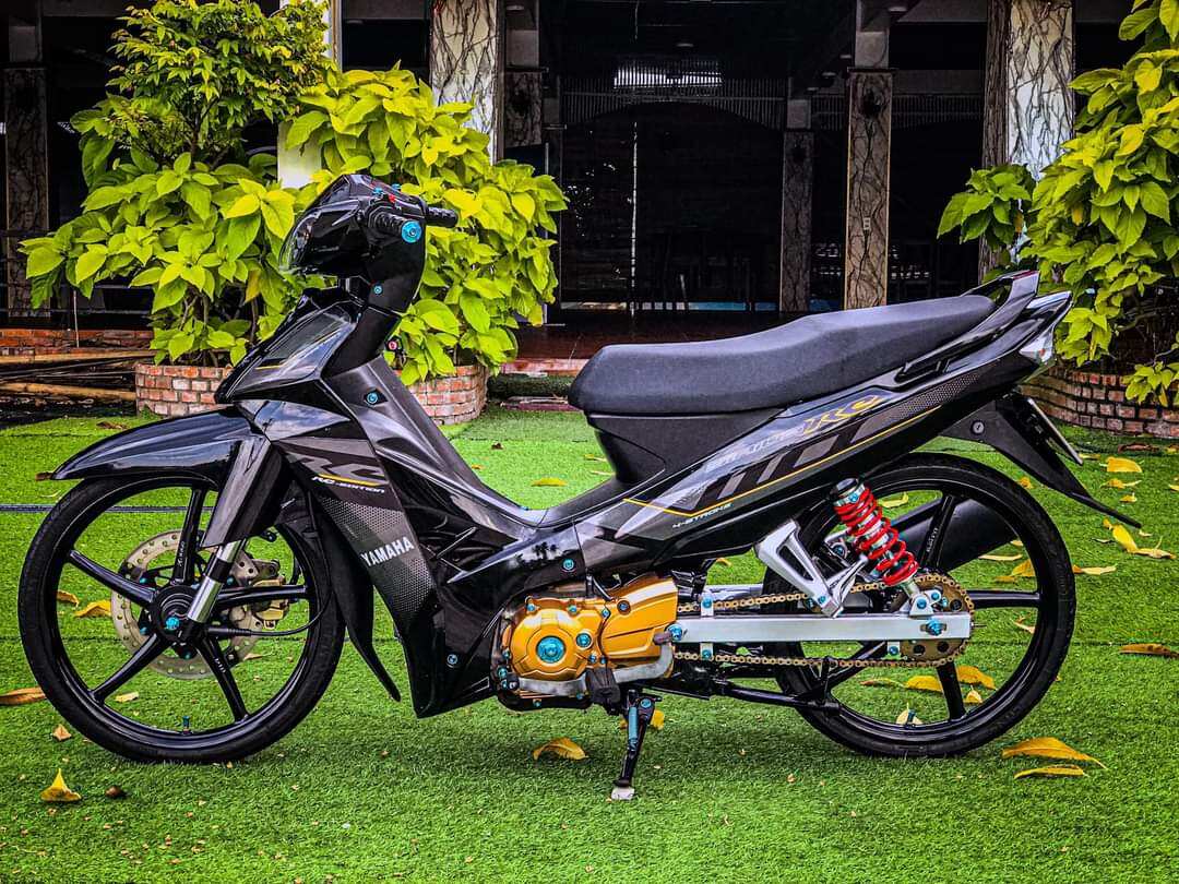 Tem rời sirius đen RC chỉ vàng , tặng kèm set logo