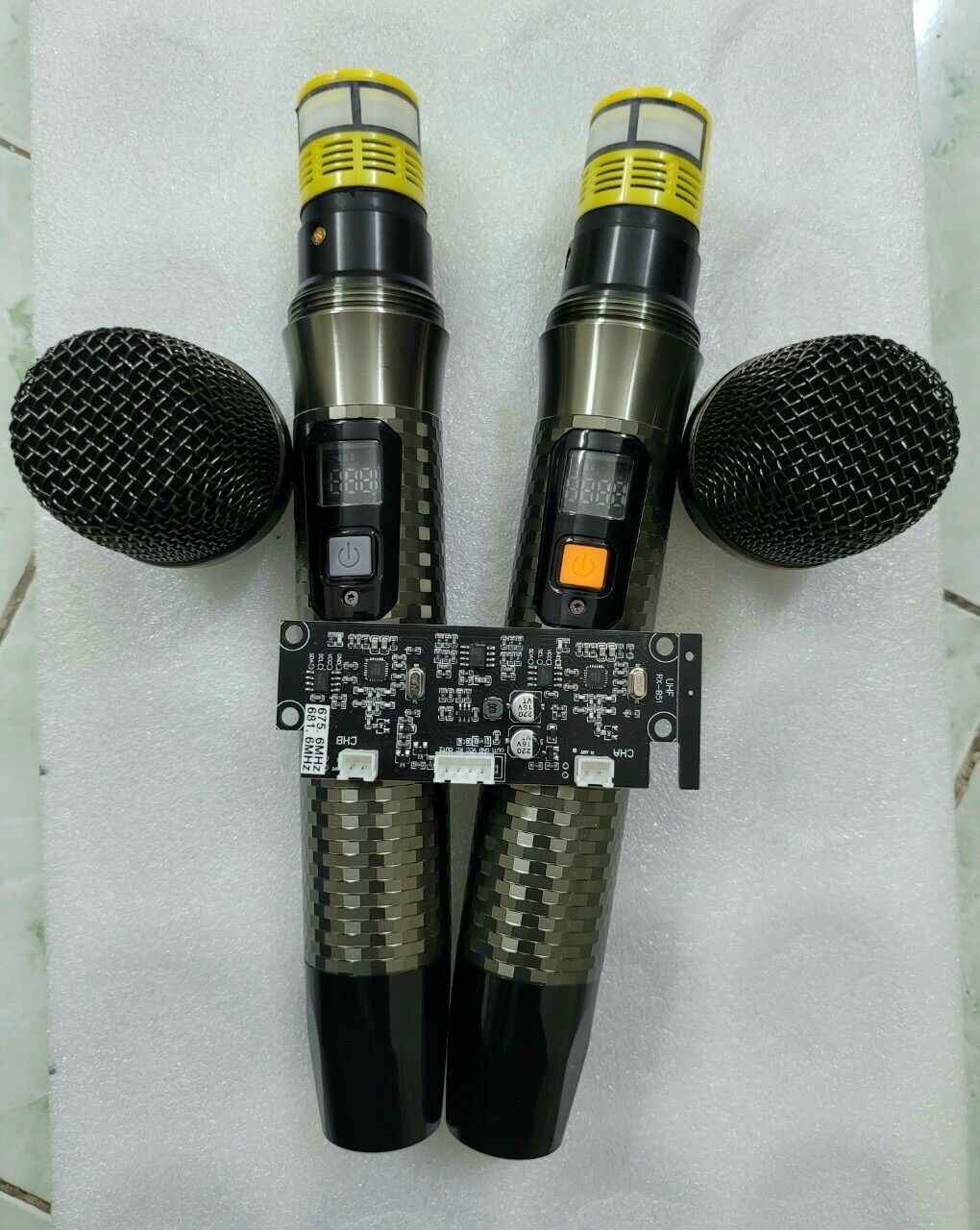 Micro UGX39 New, Kim Cương New , lắp loa kéo, loa xách tay, chống hú, tự ngắt tiết kiệm pin, sóng mạnh, dò sóng dể dang, tiếng sáng, hát rất nhẹ