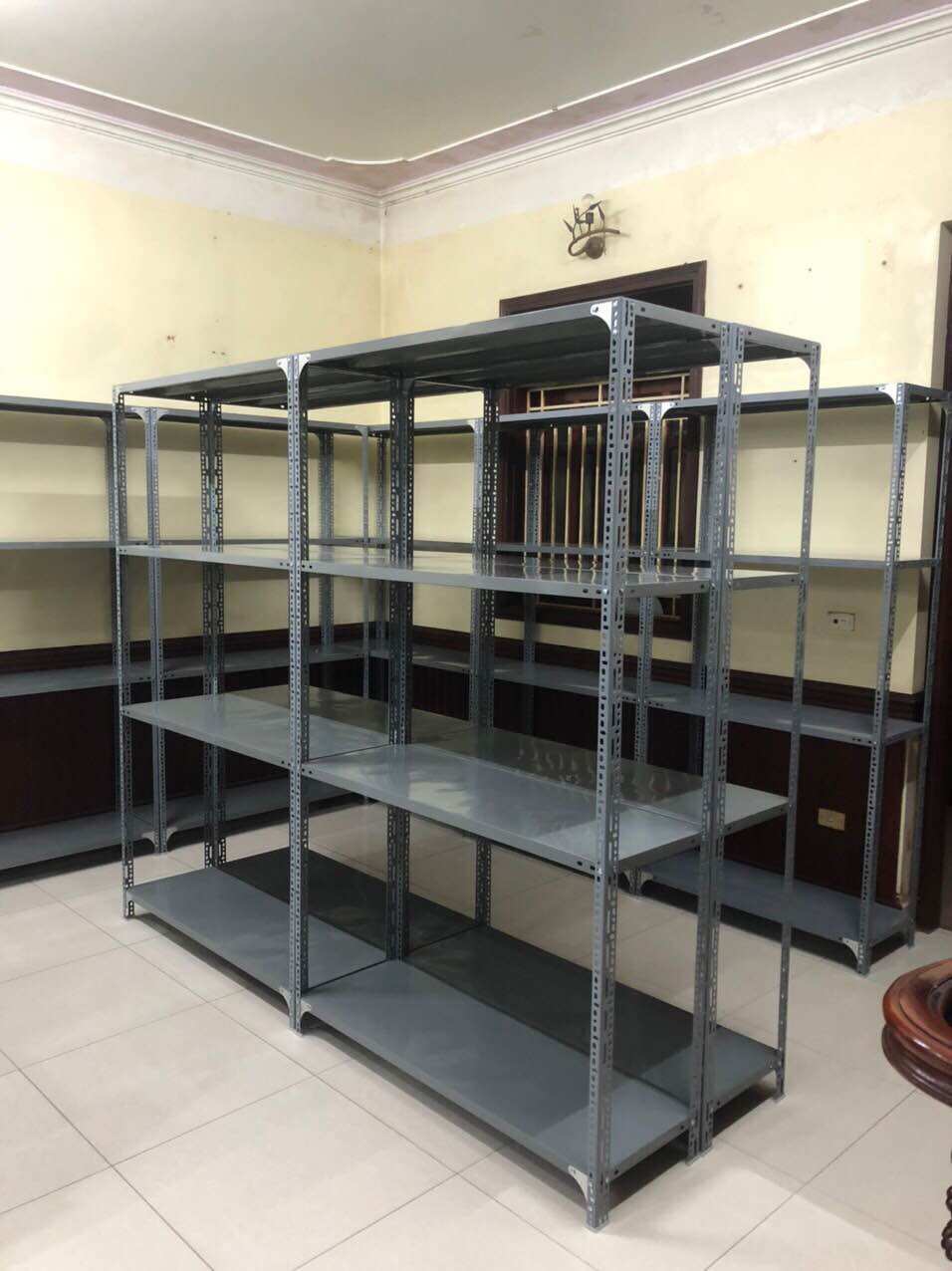 Kệ sắt vlo để hàng ( Cao 1m5 dài 1m rộng 40cm )