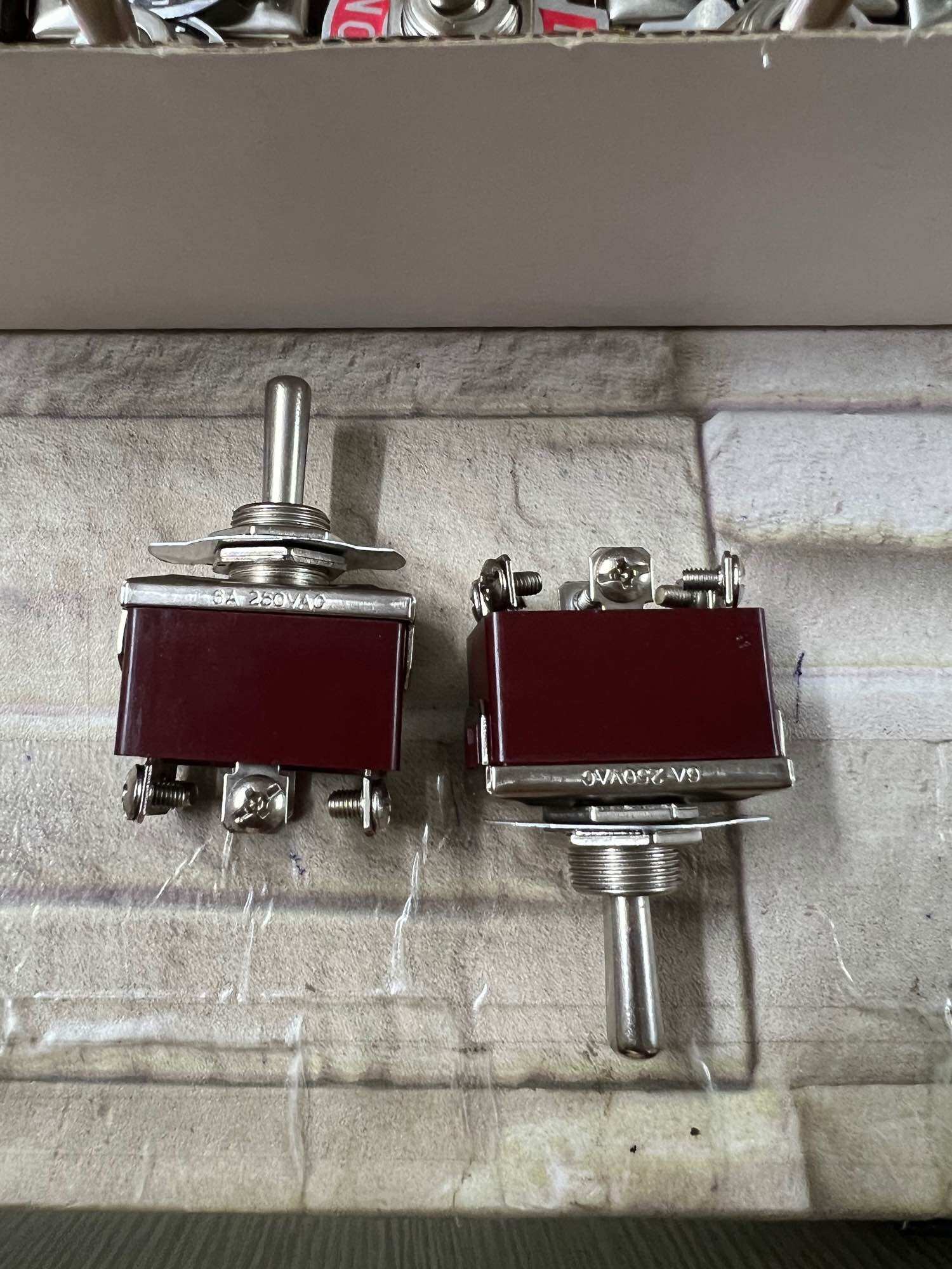 Công Tắc 6P 10A 3 Chấu 6 Chân, Đảo chiều động cơ