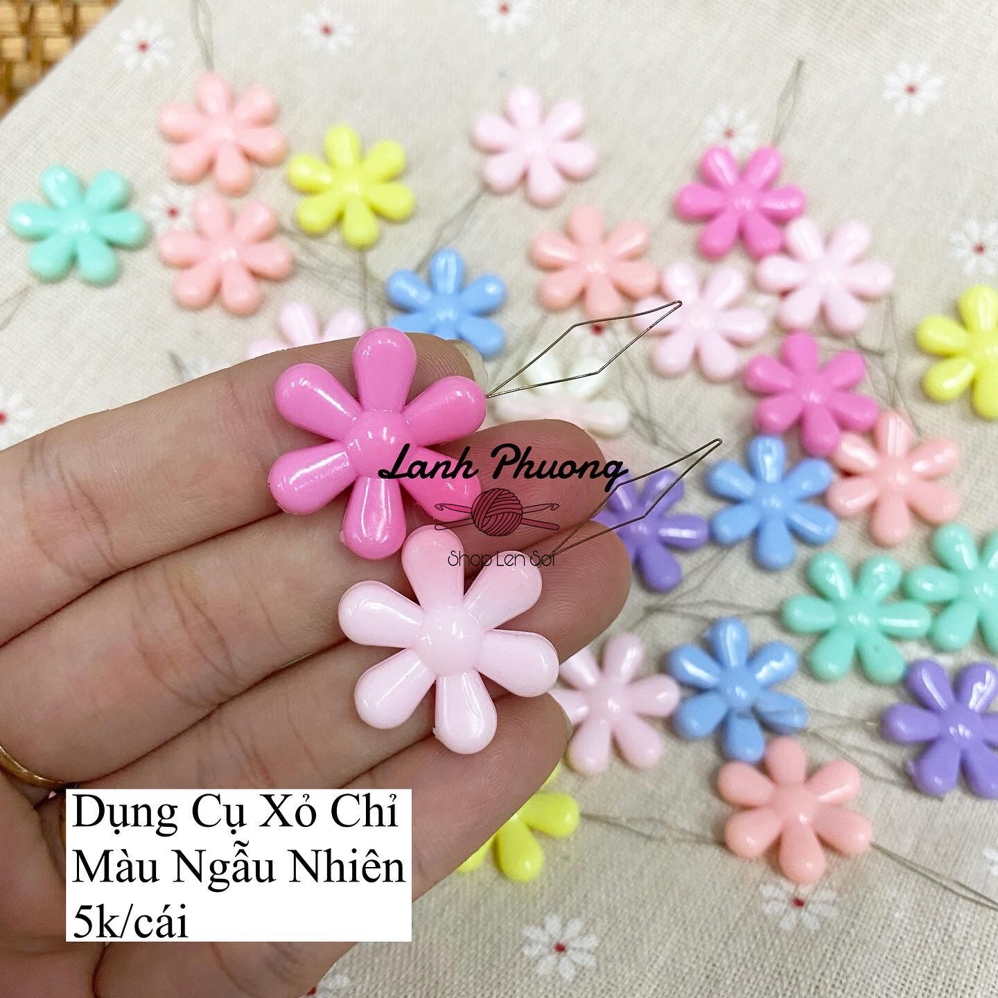 Dụng cụ xỏ chỉ bông hoa