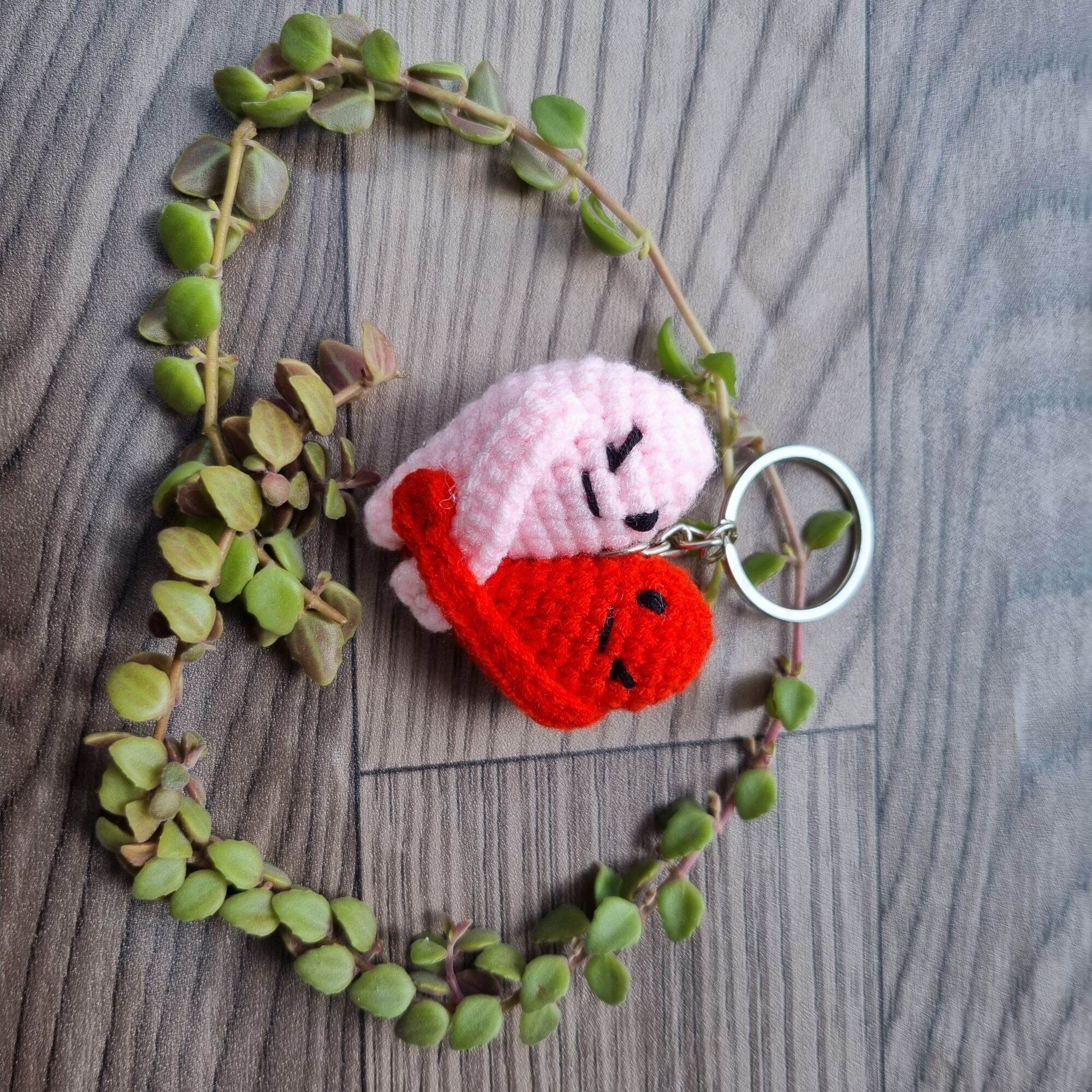 Móc khóa trái tim bằng len - handmade