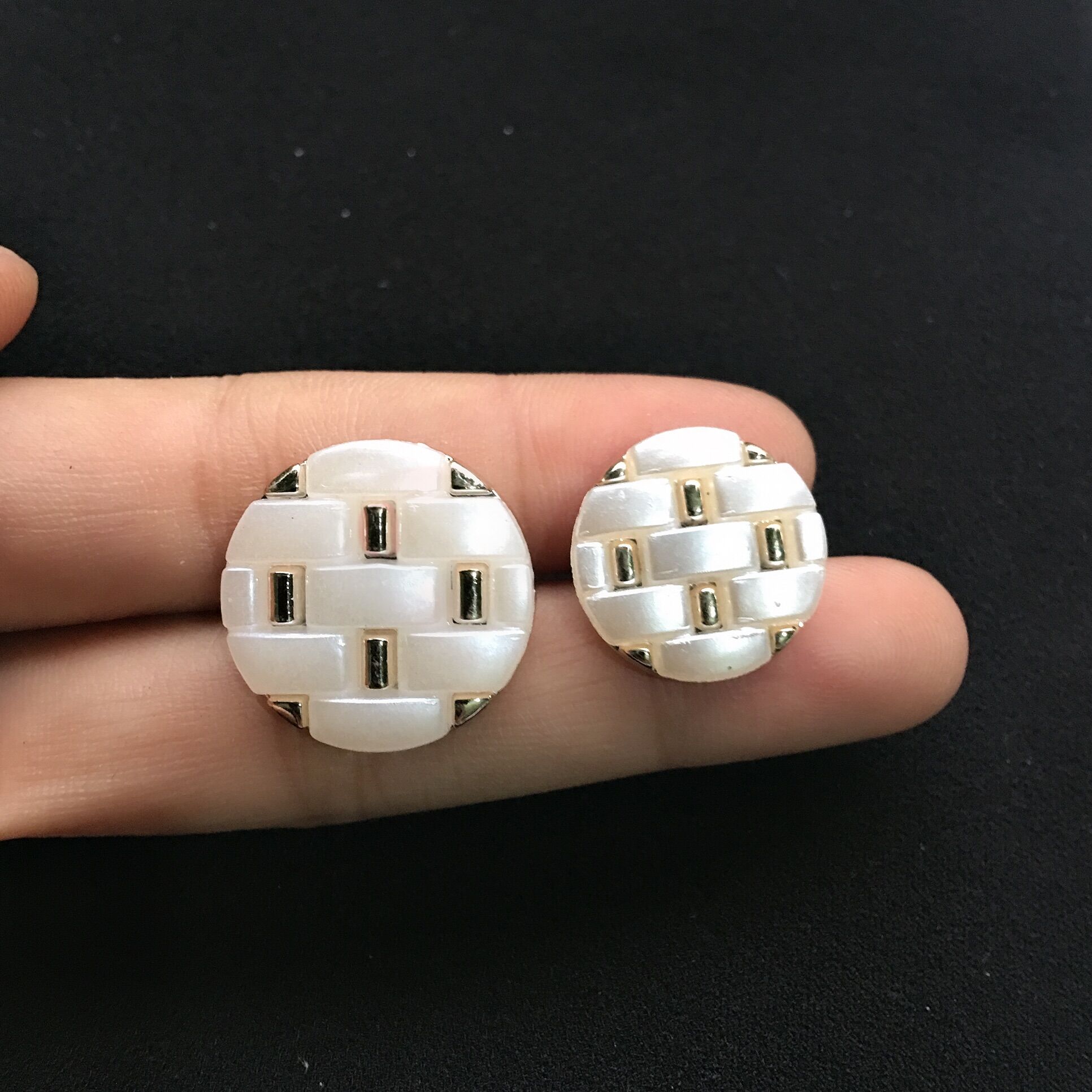 (N020) set 5 NÚT NHỰA CAO CẤP 2 size