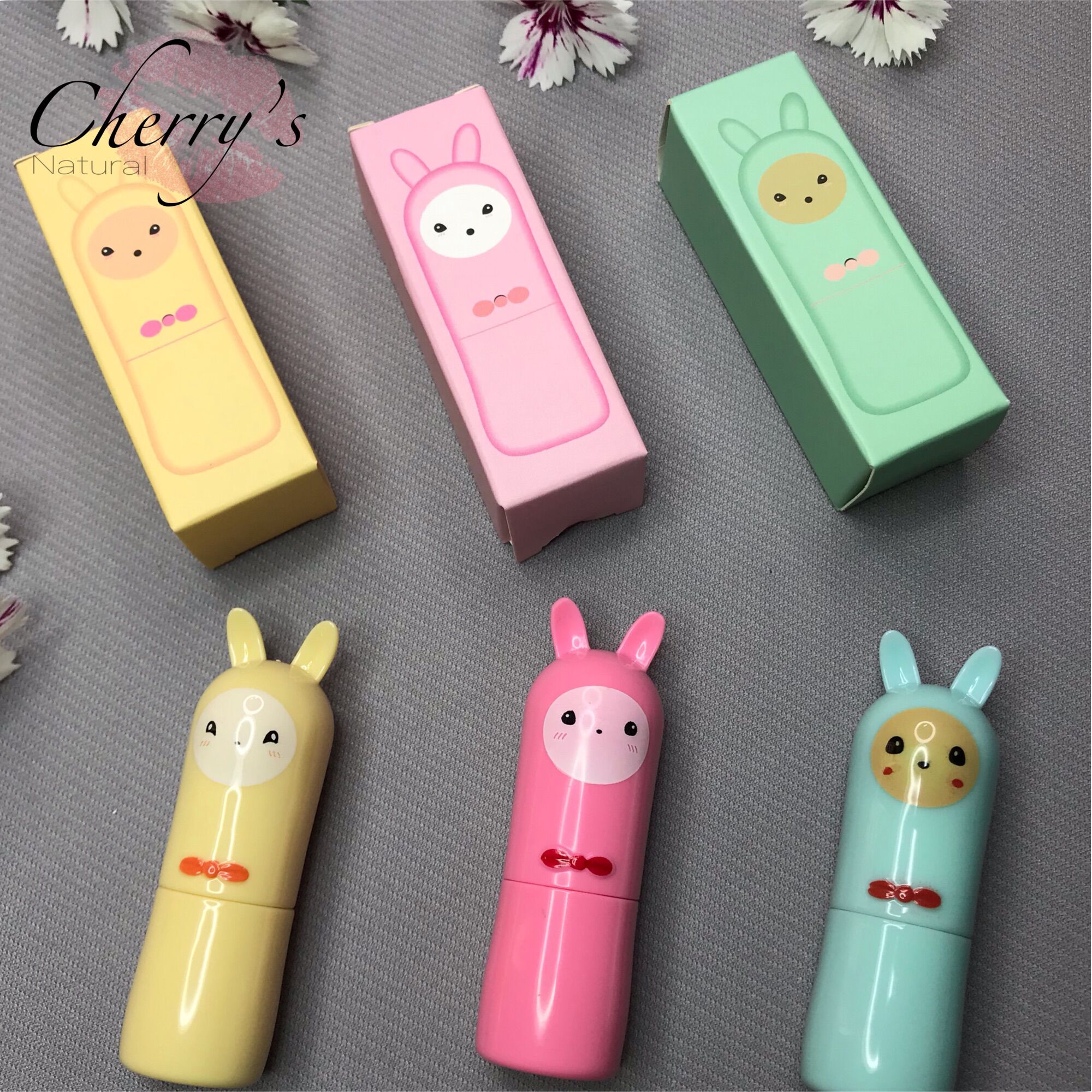 Son Dưỡng Gấc trị thâm môi, chống nứt nẻ.