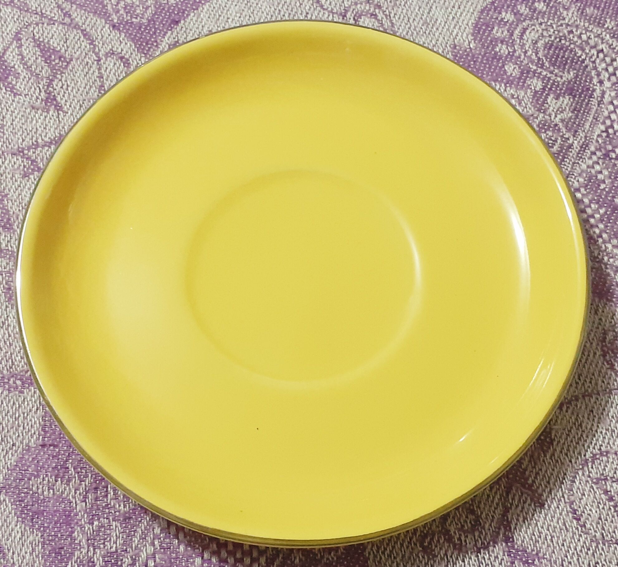 Đĩa gốm sứ màu vàng viền bạc 11cm