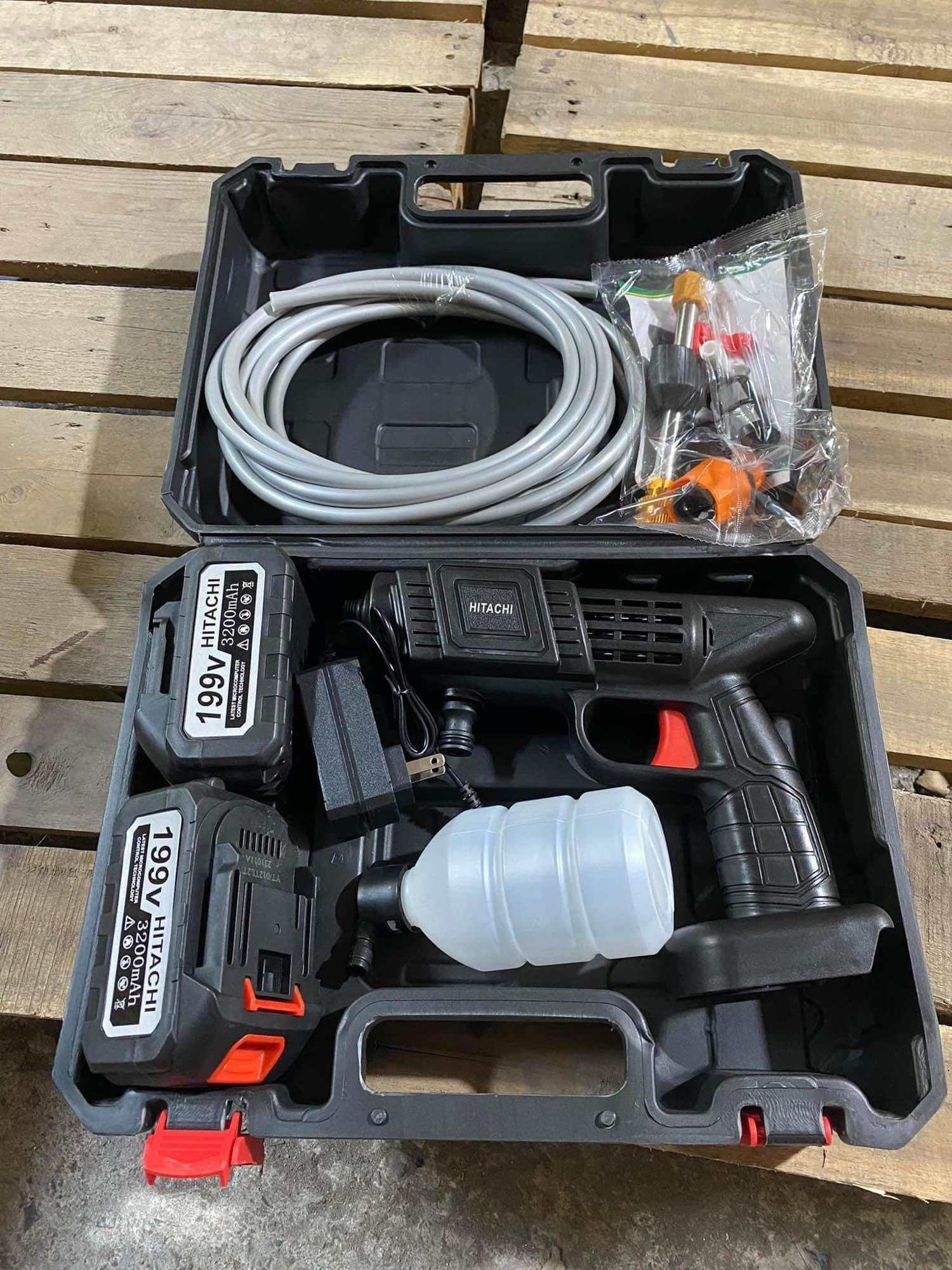 Máy Rửa Xe HITACHI Dùng Pin  199V - Xịt Rửa Siêu Khỏe - Hàng Lõi Đồng Không Chổi Than