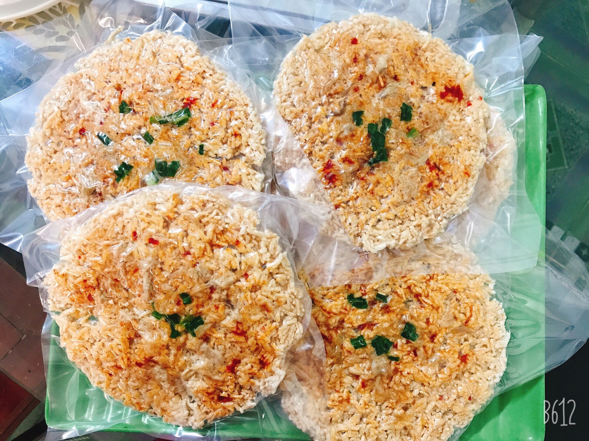 Cơm cháy chà bông hoa vàng