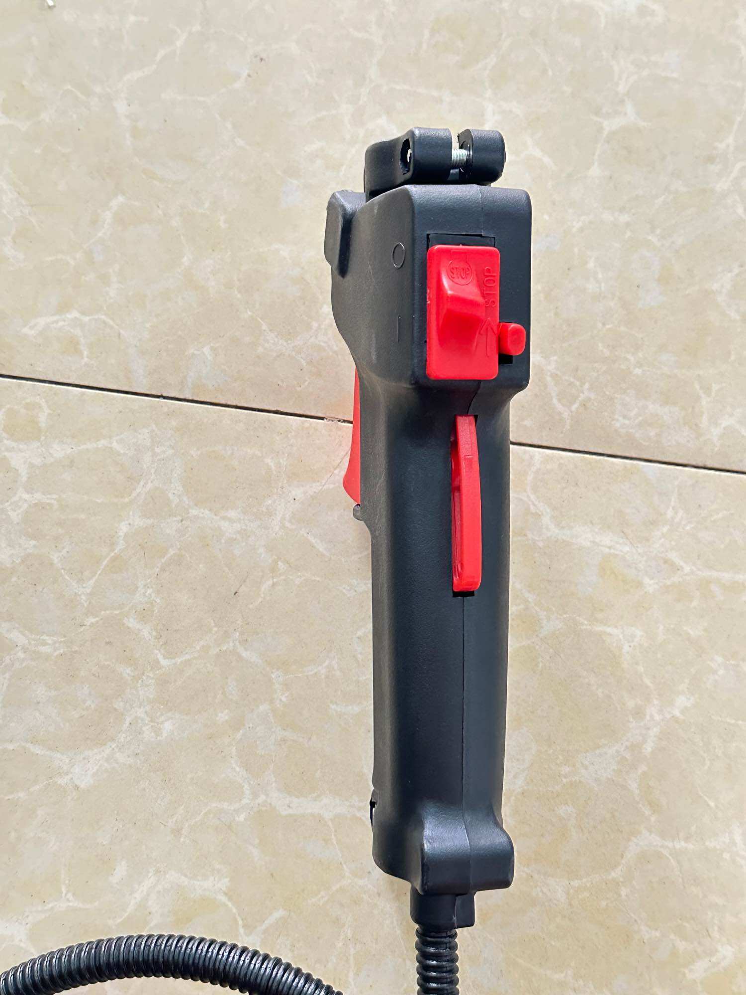 Tay bóp ga máy cắt cỏ đeo lưng