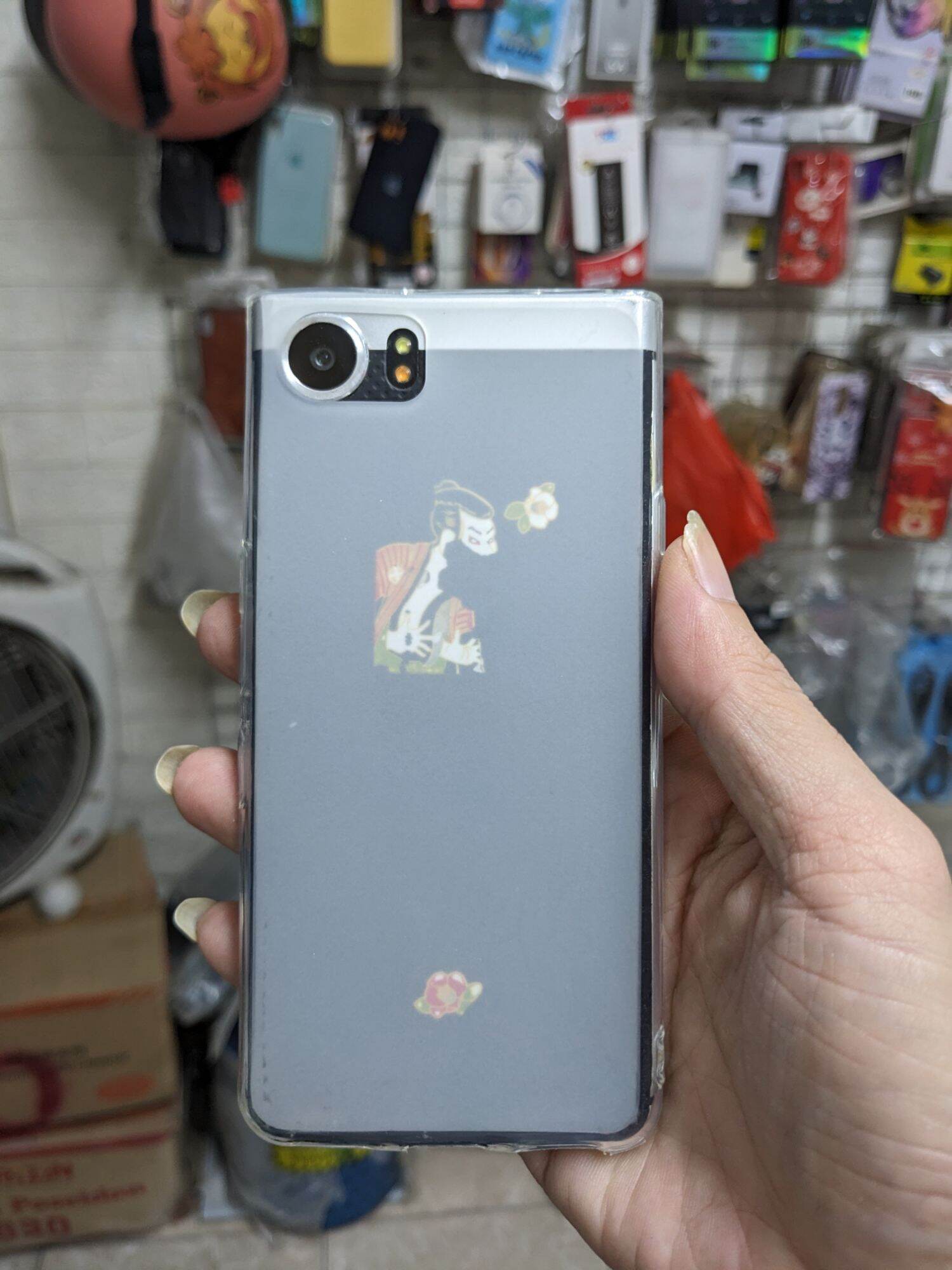 Ốp silicon màu trắng BB Key1