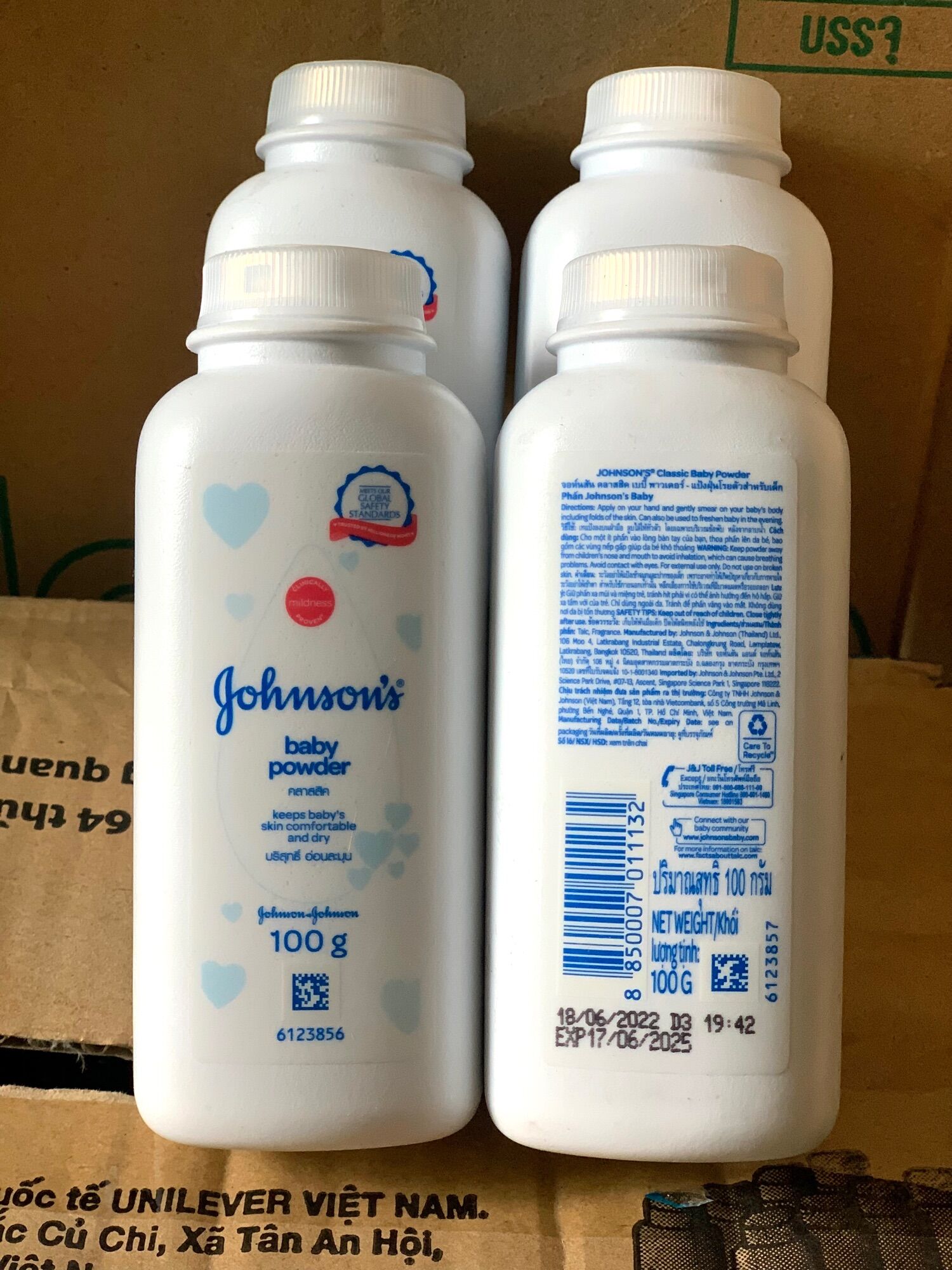 2 lọ Phấn thơm Johnson's Baby Power 100g