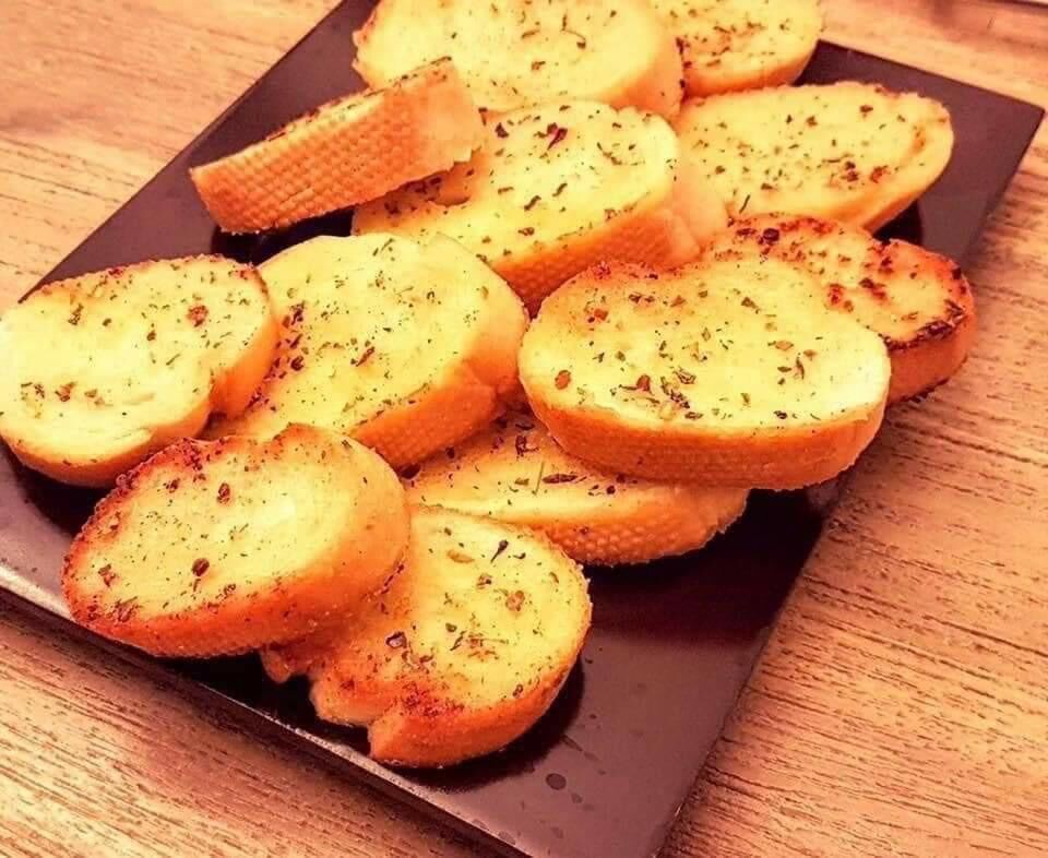 Bánh mì bơ tỏi Hàn quốc ( combo 2 goi )