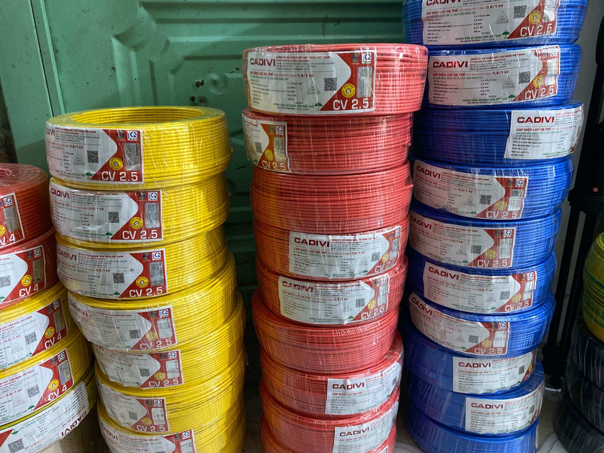 Dây điện Cadivi 2.5 đơn 7 sợi (cuộn 100 mét)