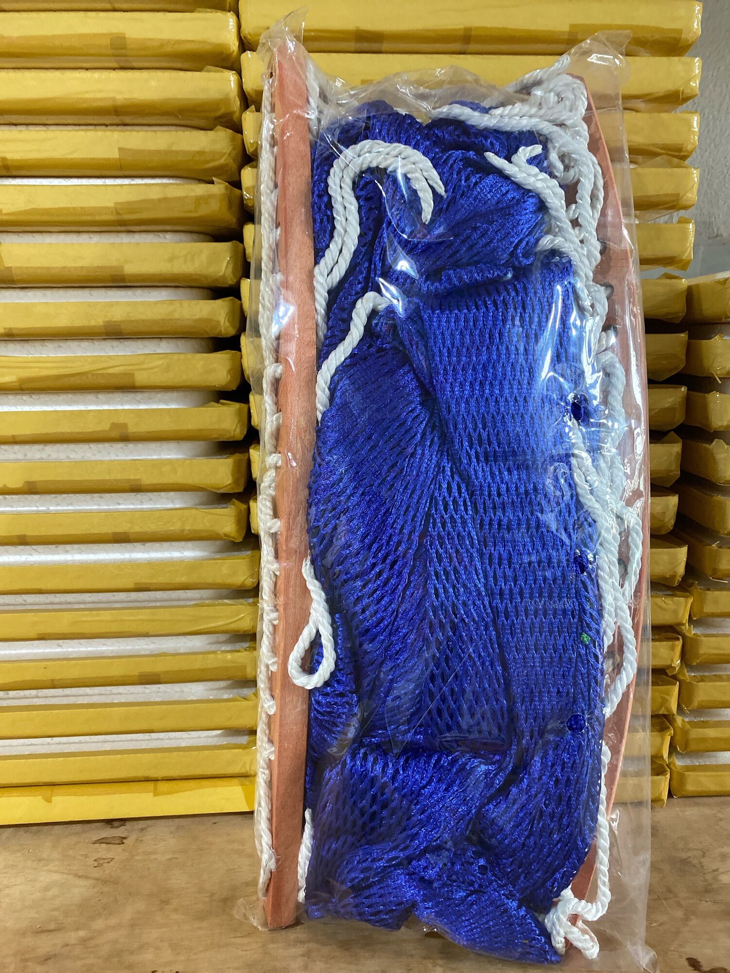 Lưới võng cán gỗ