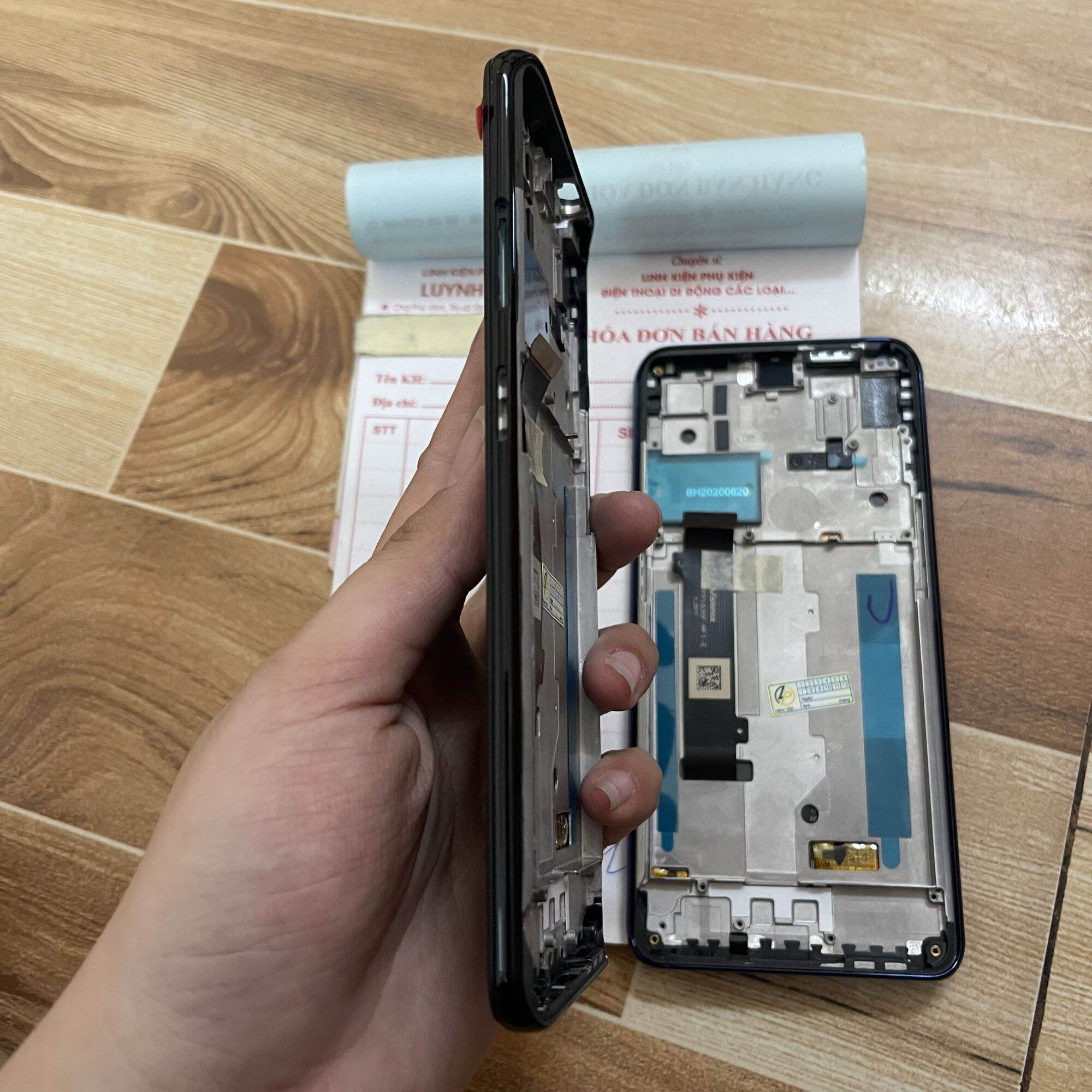 Màn hình vsmart active 3 zin hãng(tặng keo dán)
