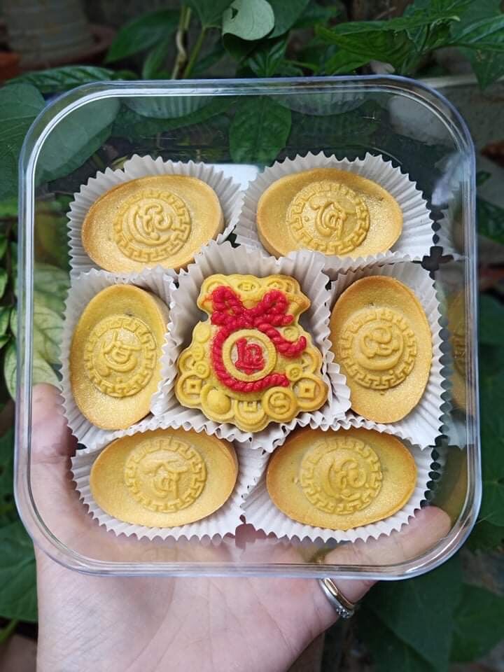 Bánh dứa thỏi vàng túi đỏ