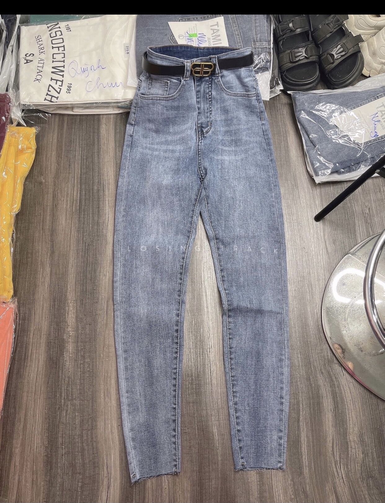 Quần jeans dài lưng cao co giãn trơn