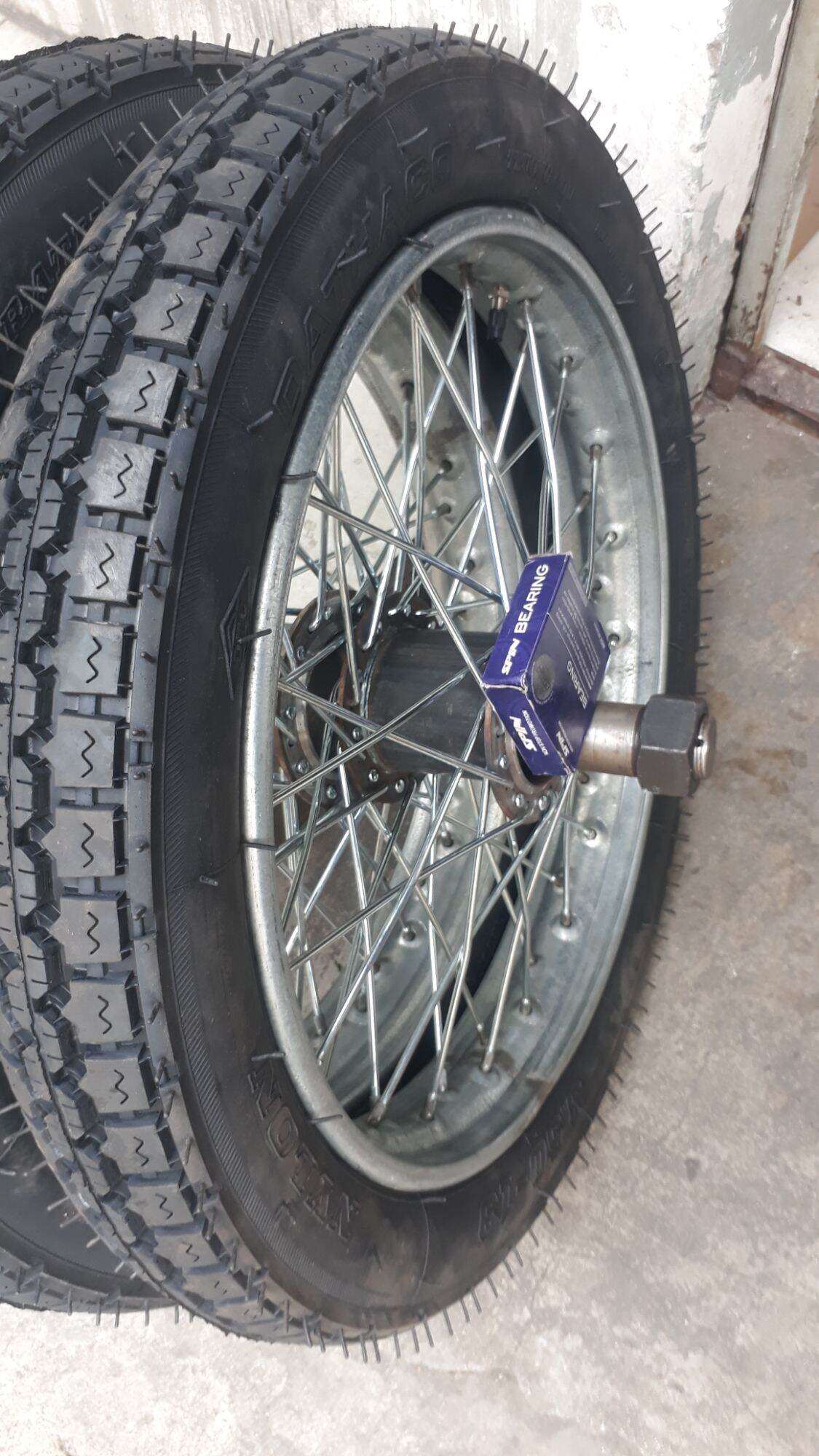 Bánh xe cải tiến 350/80 loại chuyên chở nặng , giá sản phẩm được tính trên 1 bánh đã bao gồm trục ,bị, vỏ,ruột